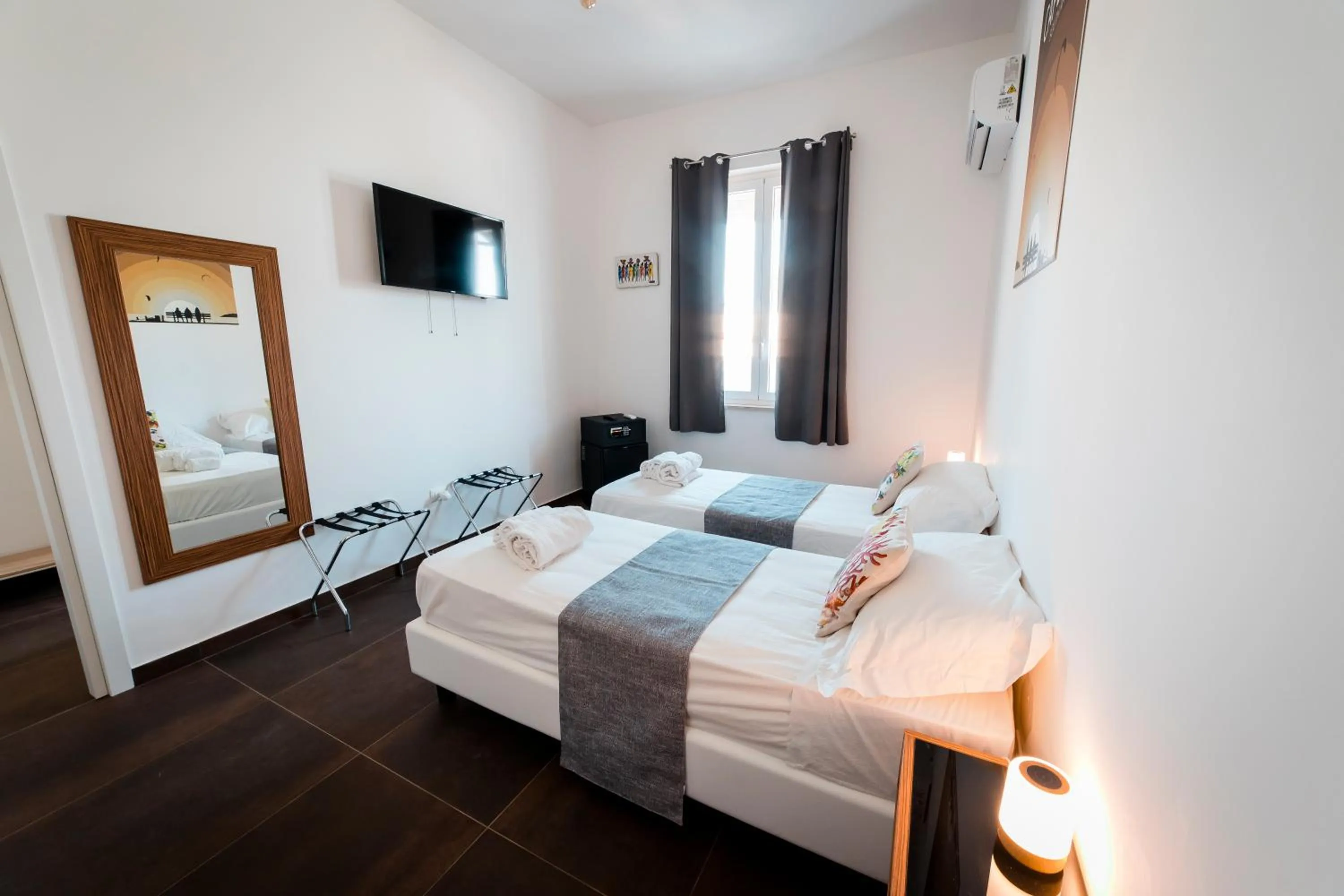 Bed in Sunset Wave - STAGNONE KITESURF VILLAGE