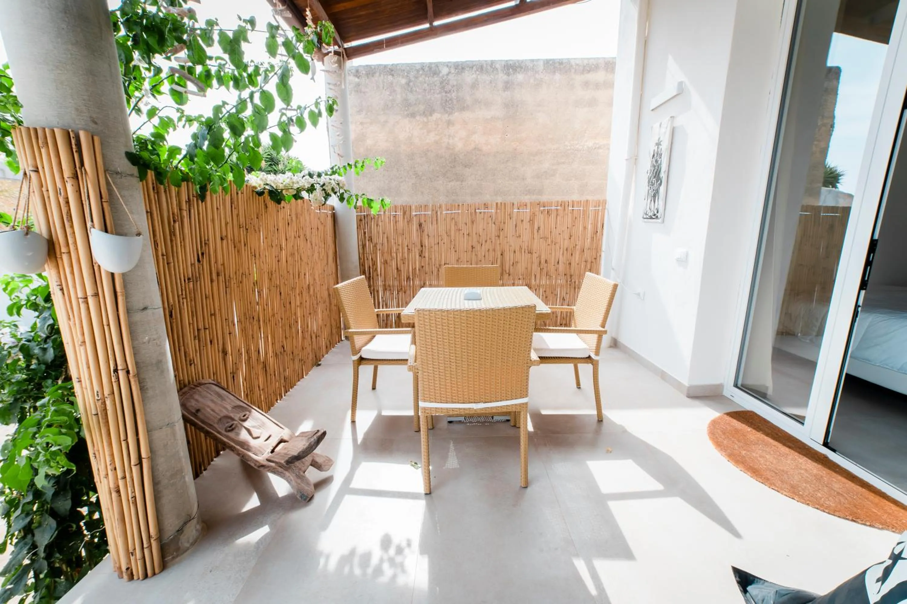 Patio in Sunset Wave - STAGNONE KITESURF VILLAGE