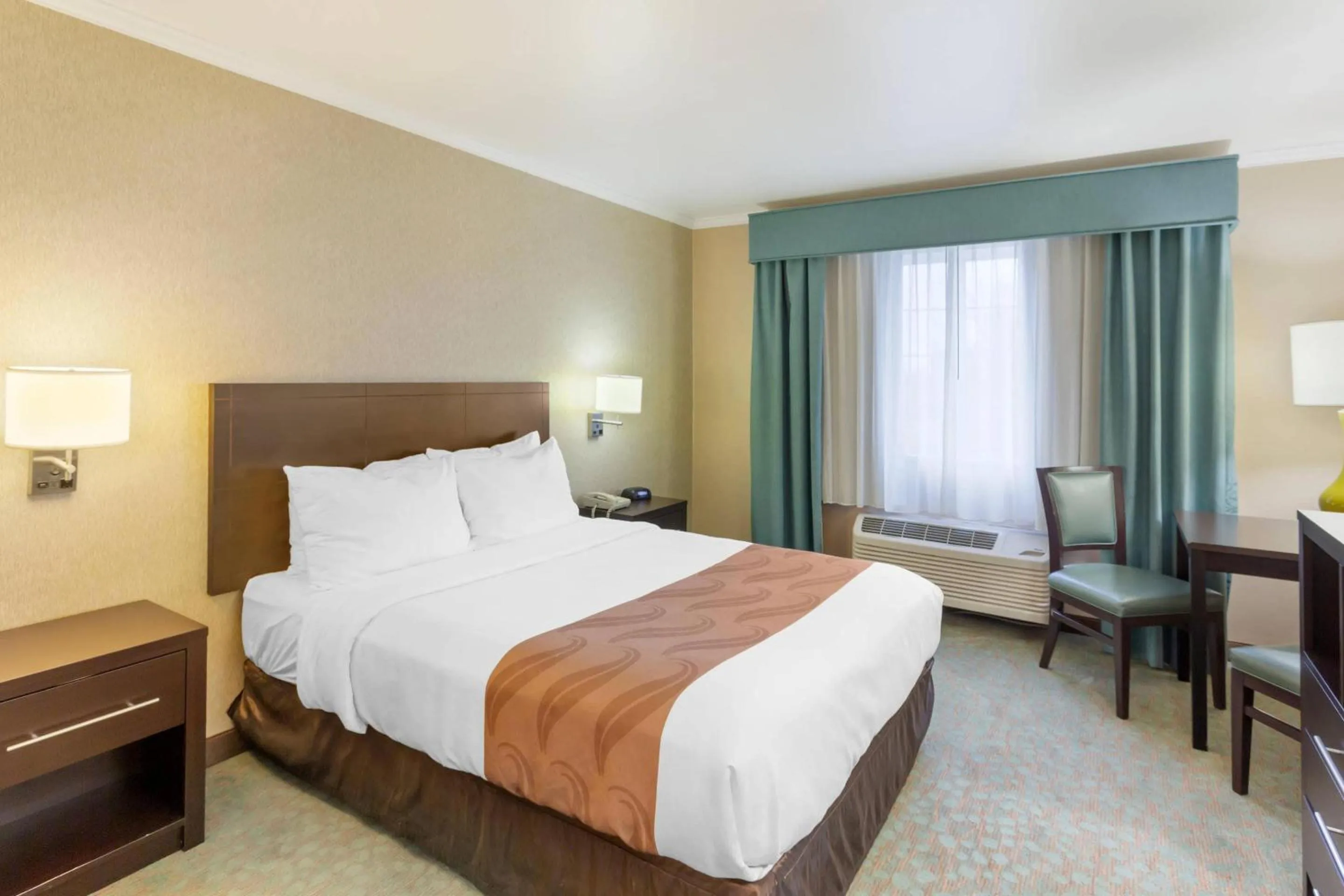 Bedroom, Bed in Quality Inn Payson I-15