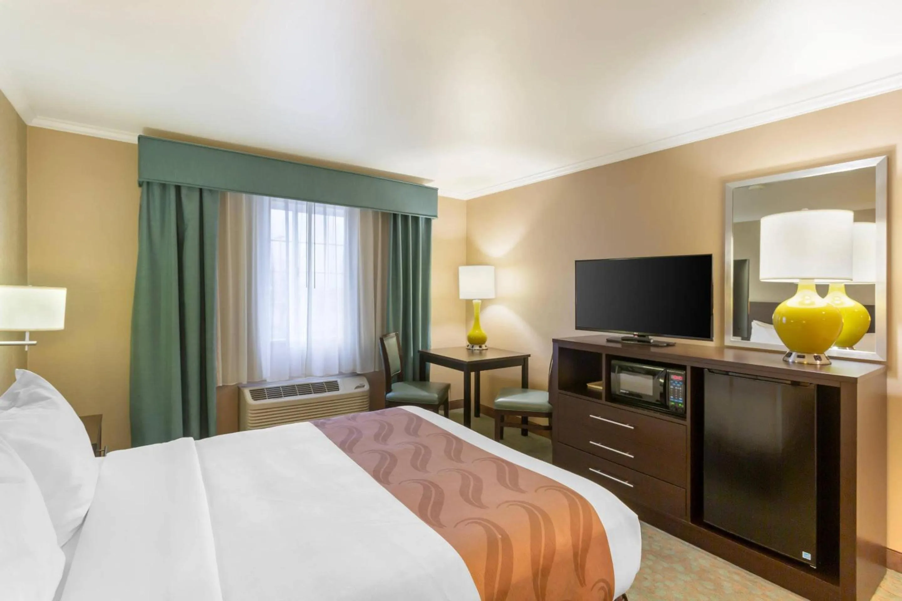 Bedroom, Bed in Quality Inn Payson I-15