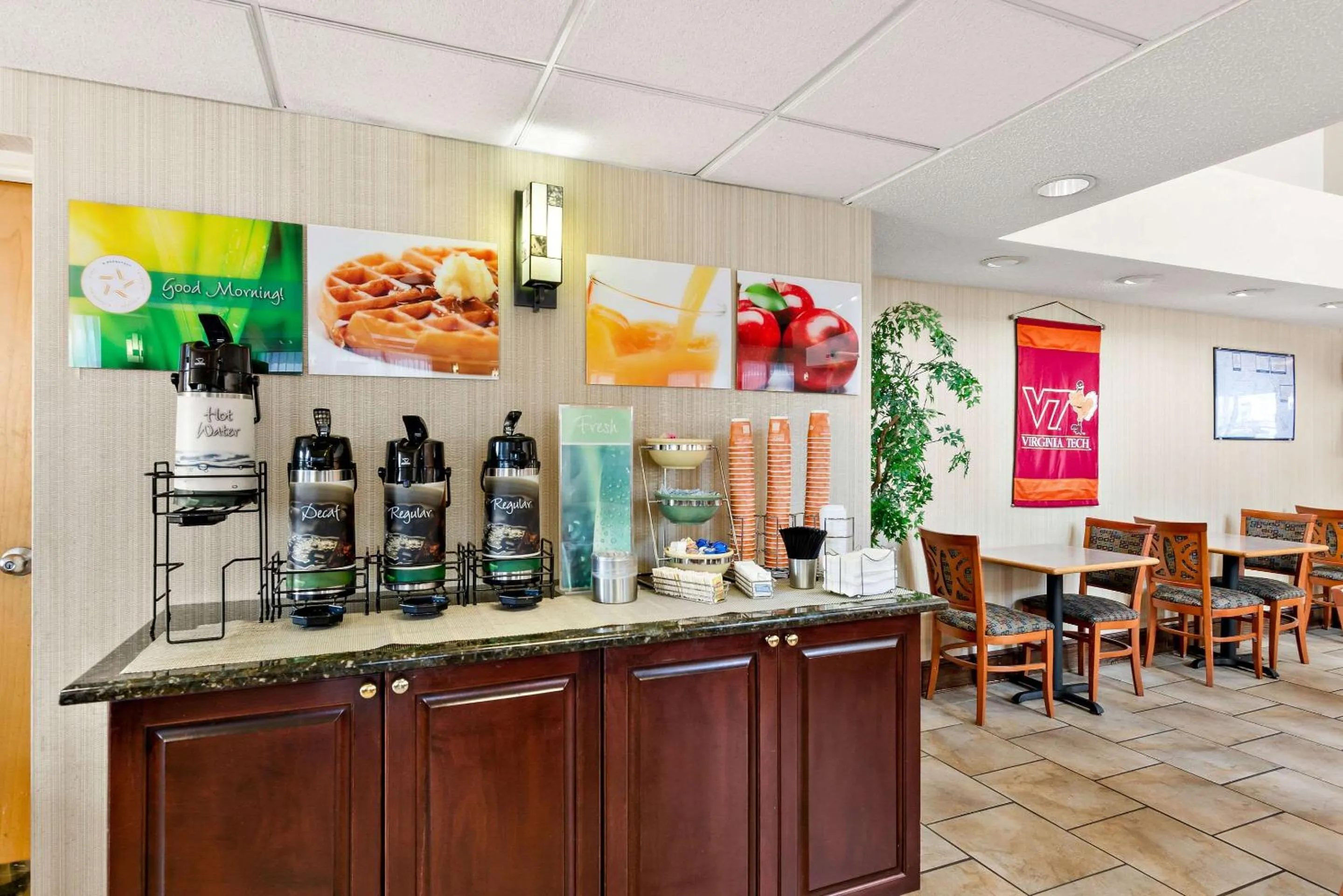 Breakfast in Quality Inn Salem - I-81