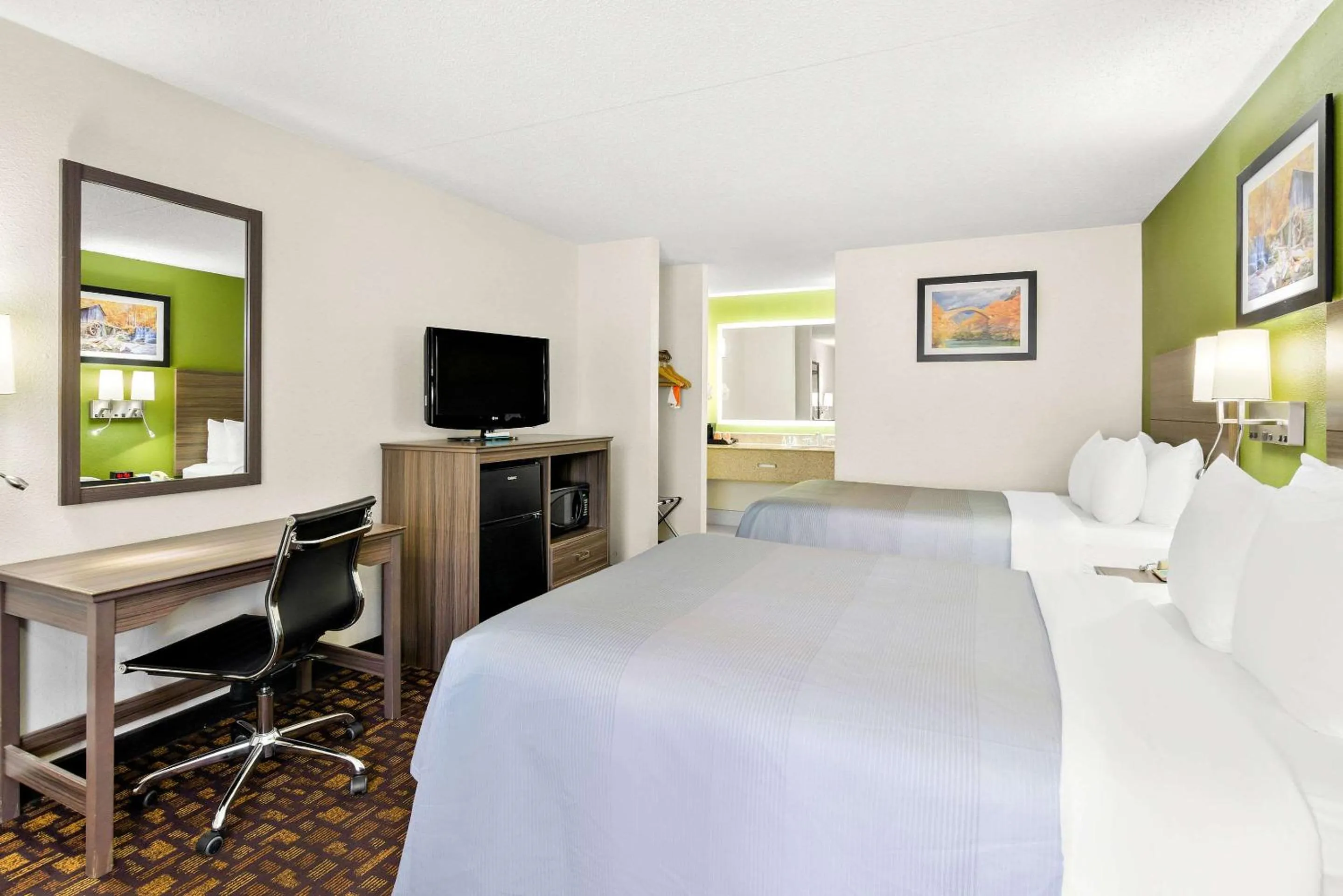 Bedroom, Bed in Quality Inn Salem - I-81