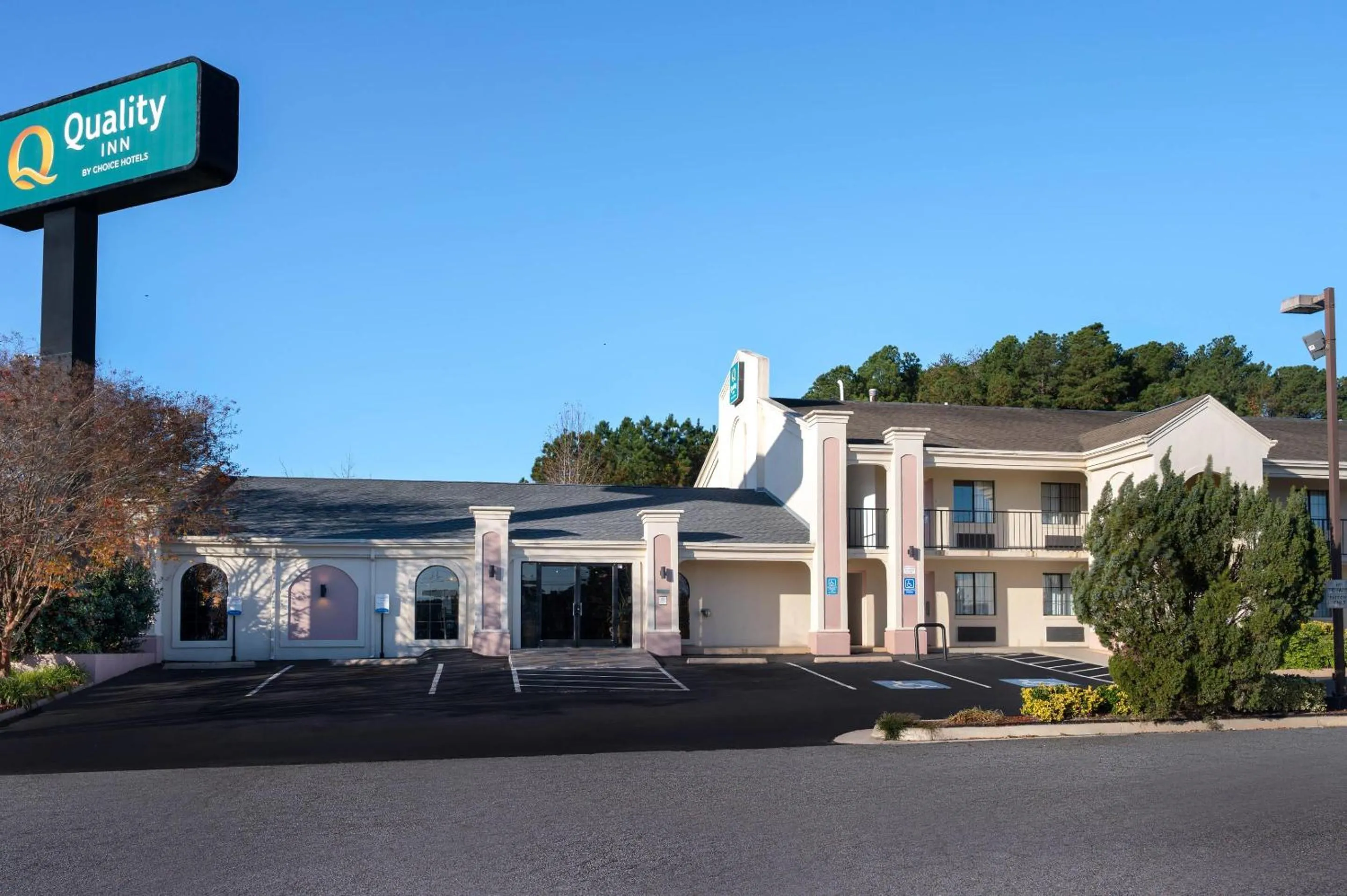 Property building in Quality Inn South Hill I-85