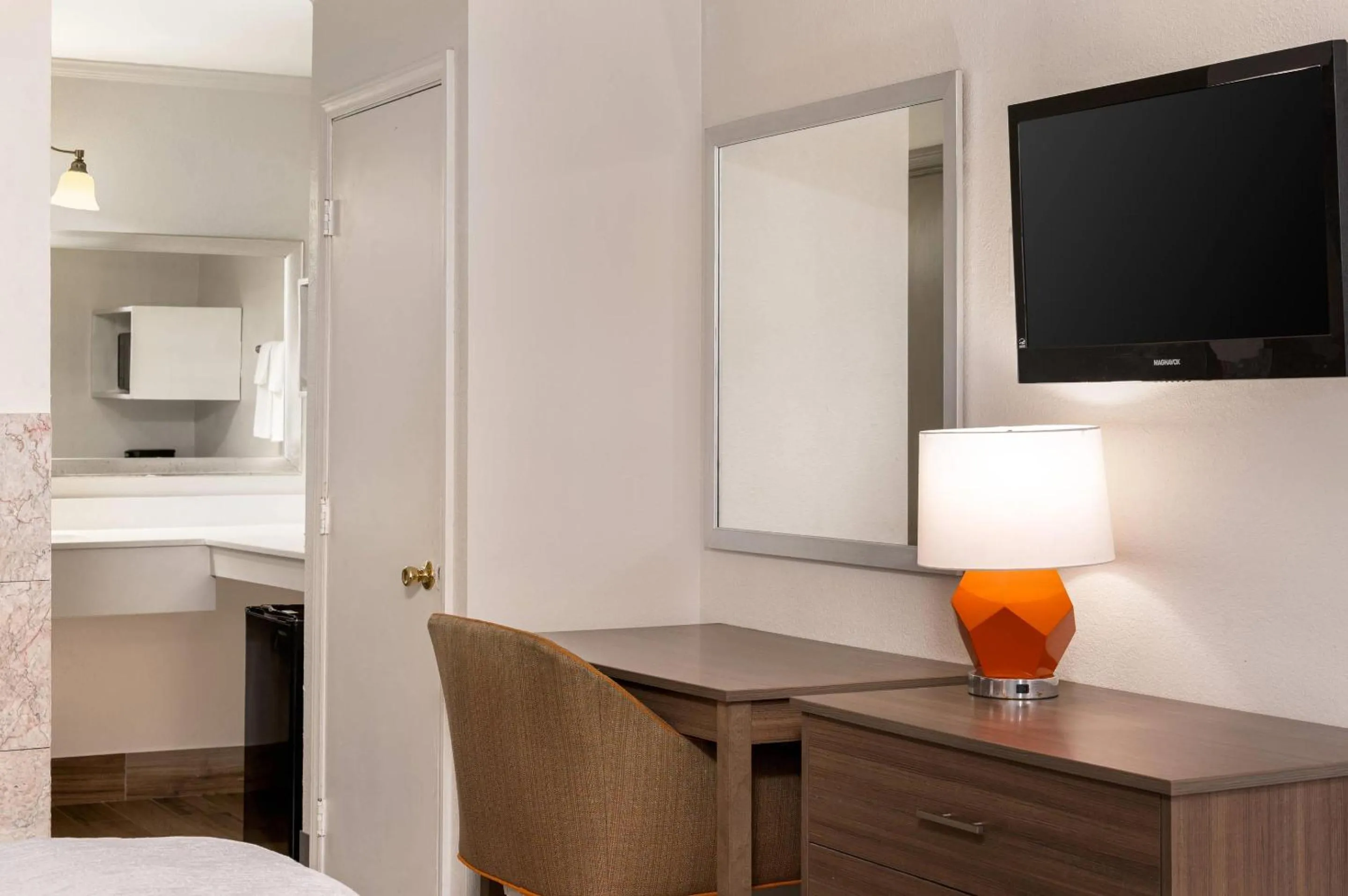 Bedroom in Quality Inn South Hill I-85