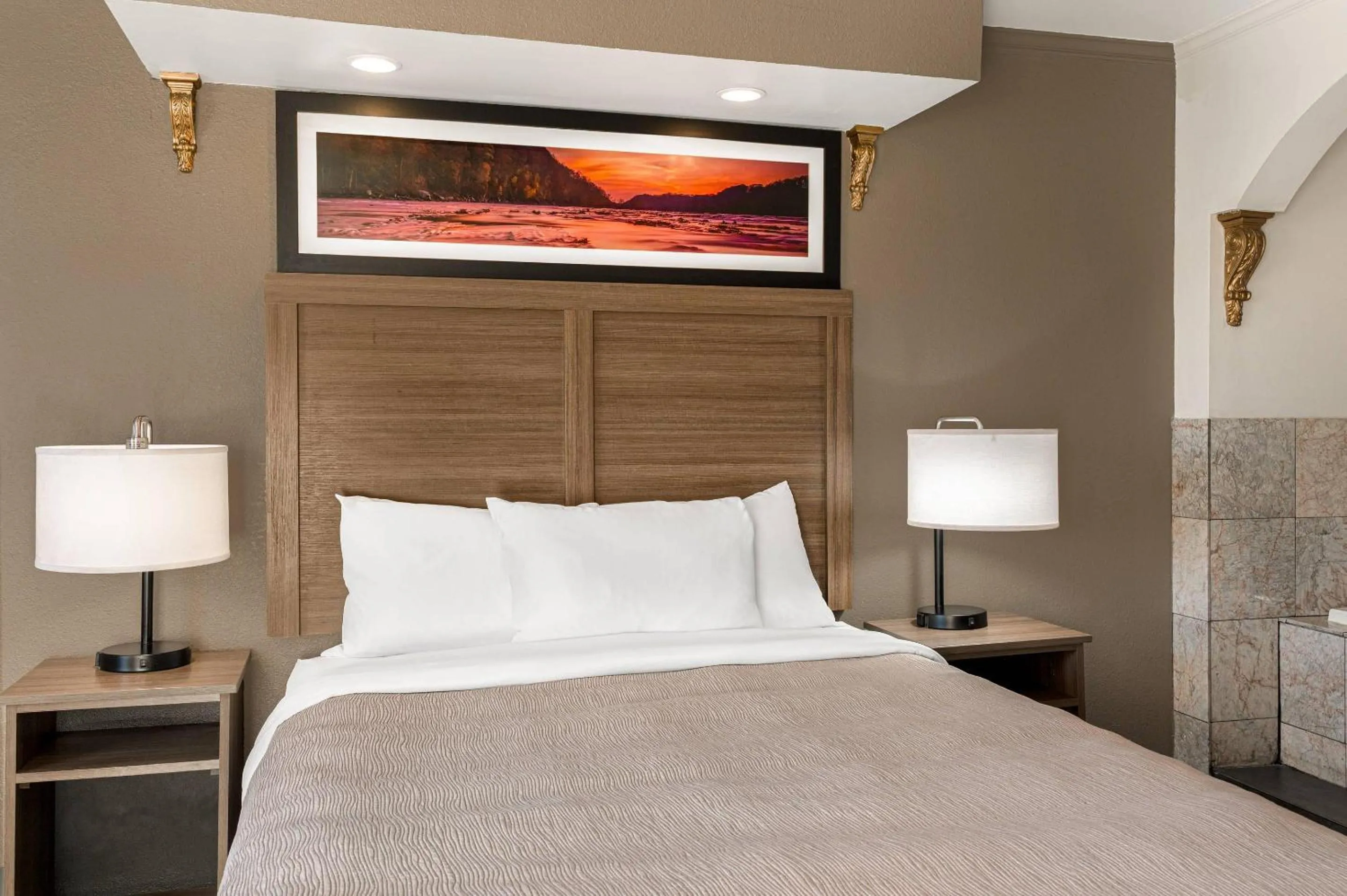 Bedroom, Bed in Quality Inn South Hill I-85