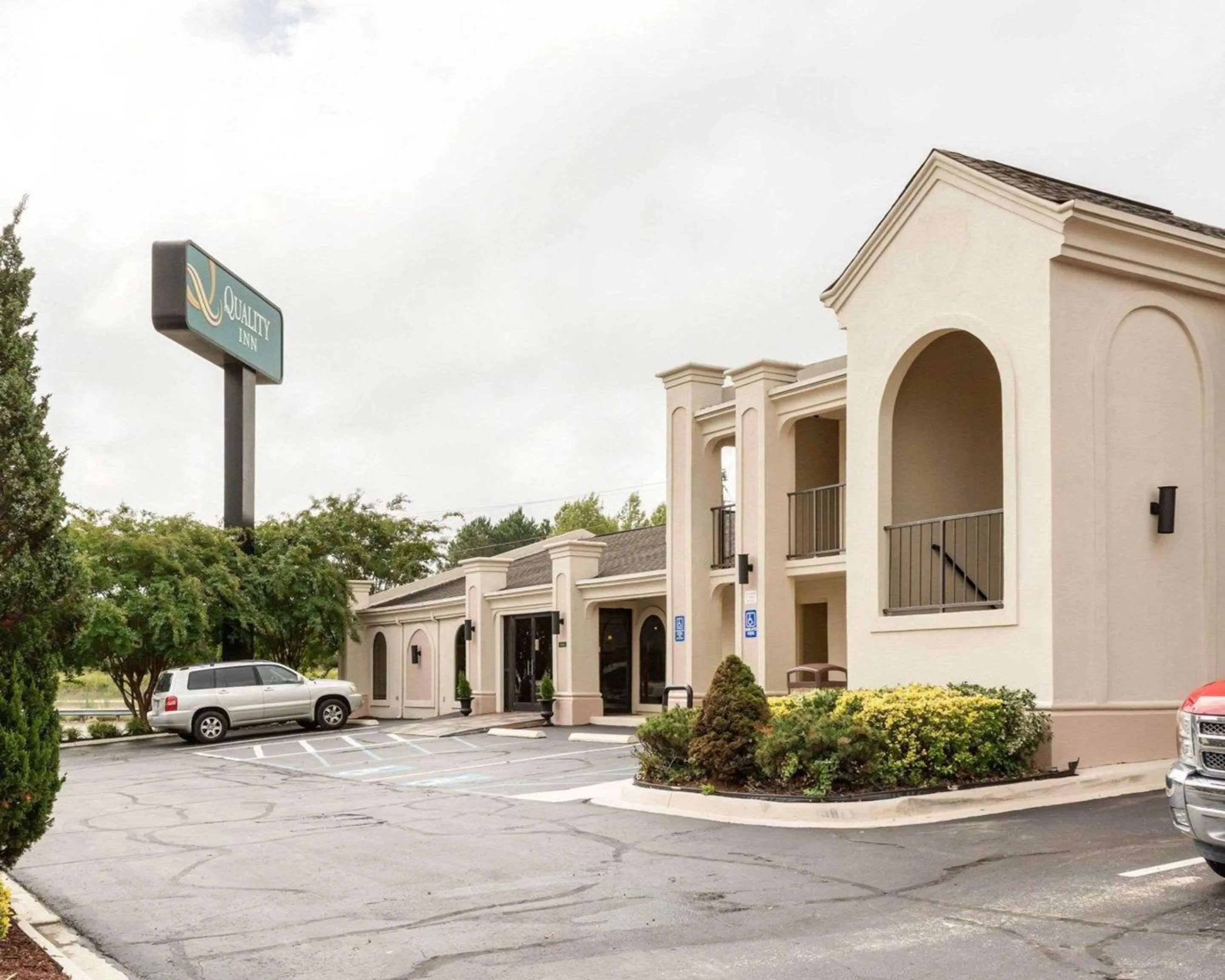 Property building in Quality Inn South Hill I-85