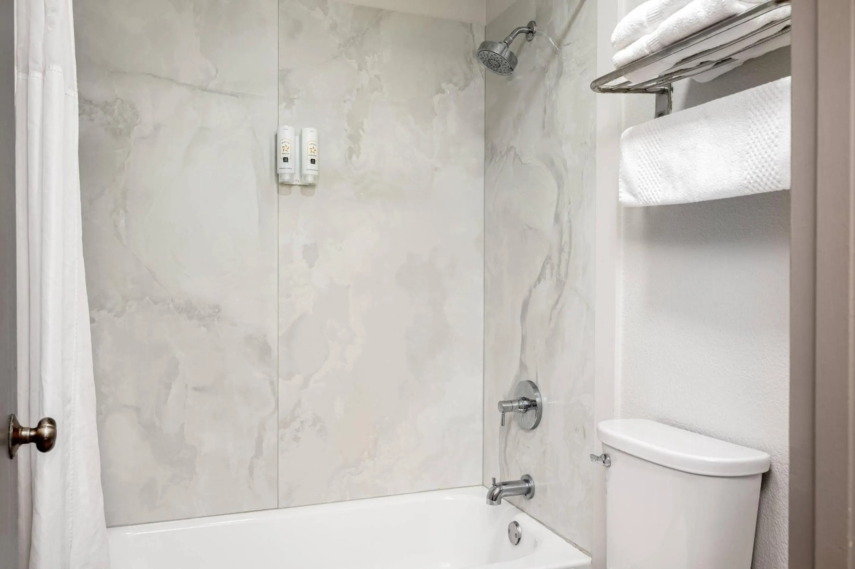 Bedroom in Quality Inn South Hill I-85