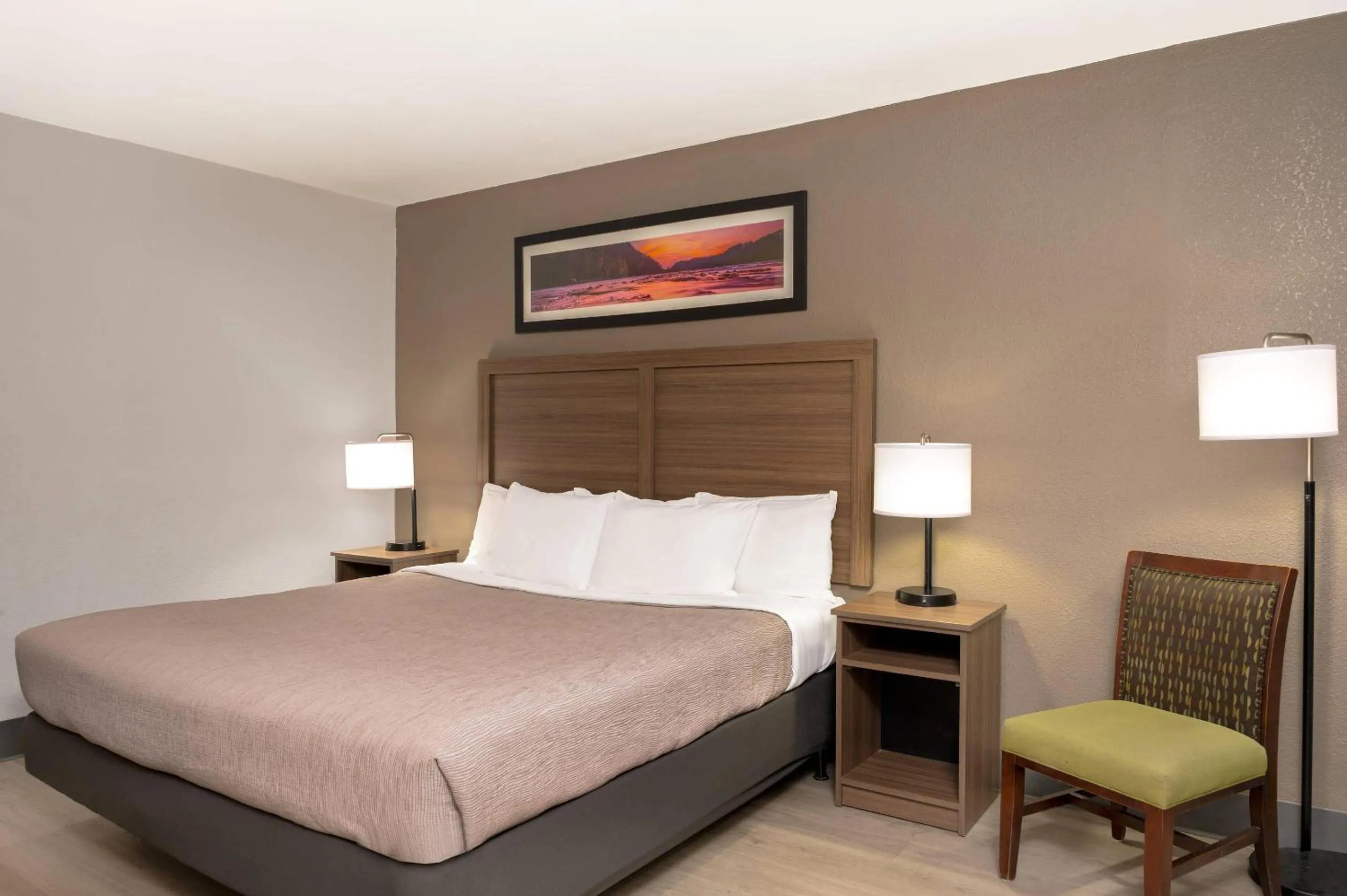 Bedroom, Bed in Quality Inn South Hill I-85