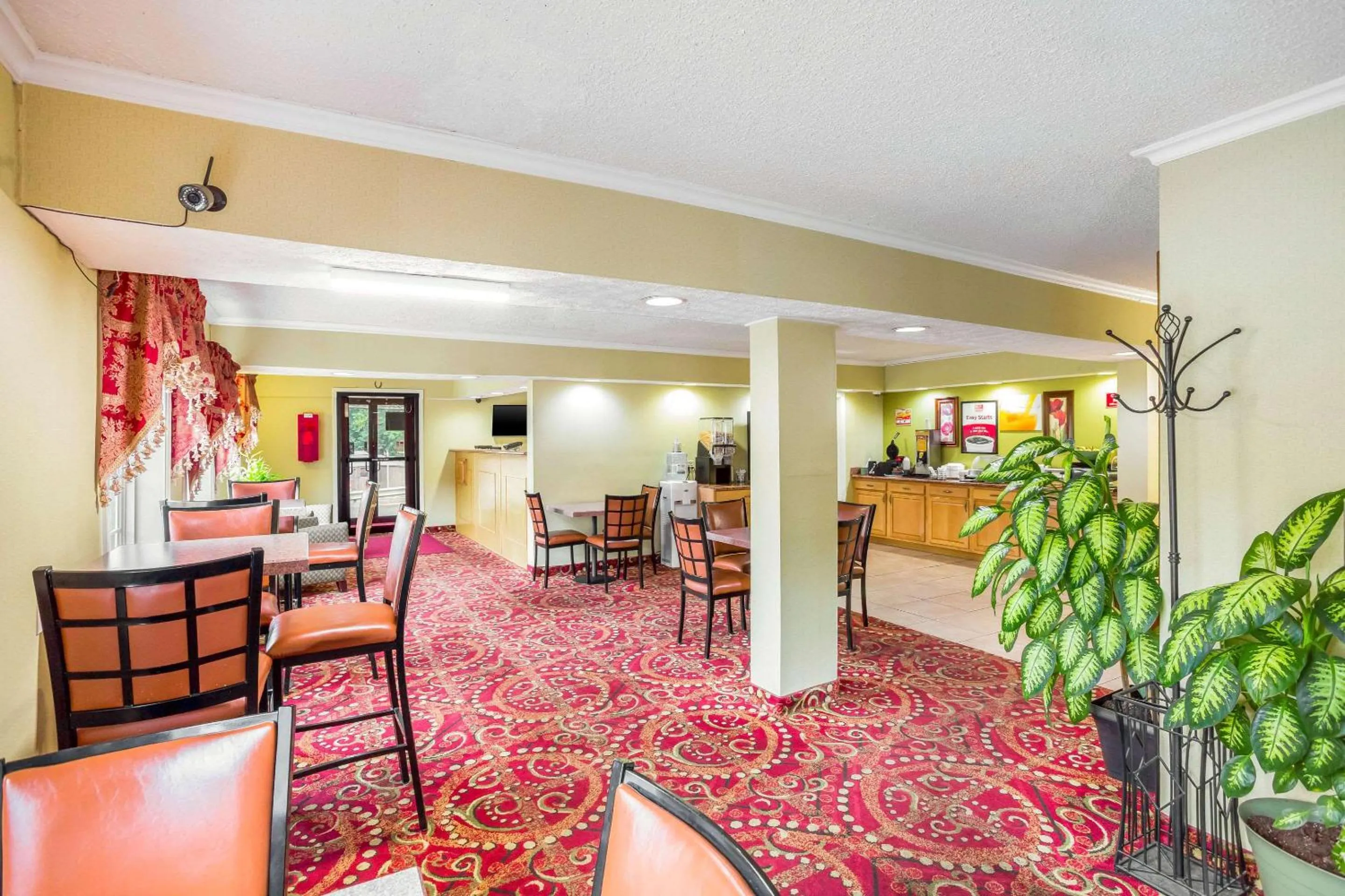 Breakfast in Econo Lodge Huntington - Barboursville University Area