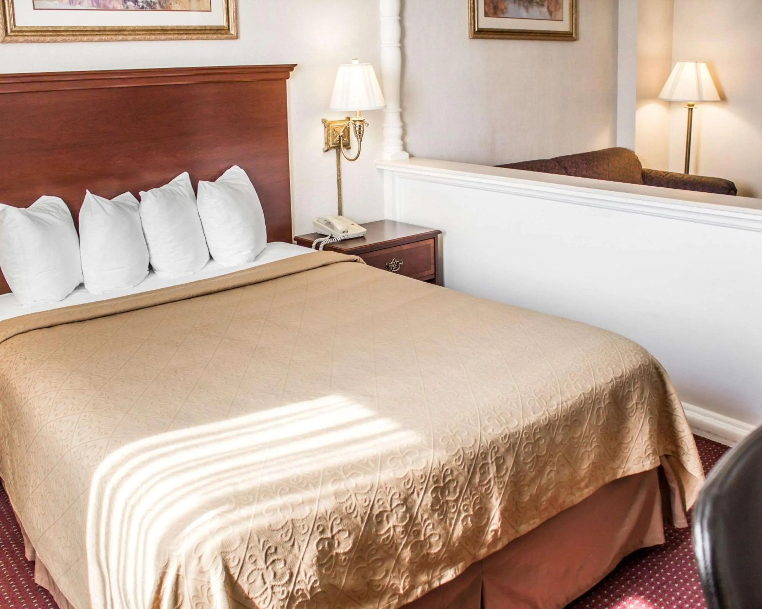 Photo of the whole room, Bed in Quality Inn & Conference Center Franklin Downtown