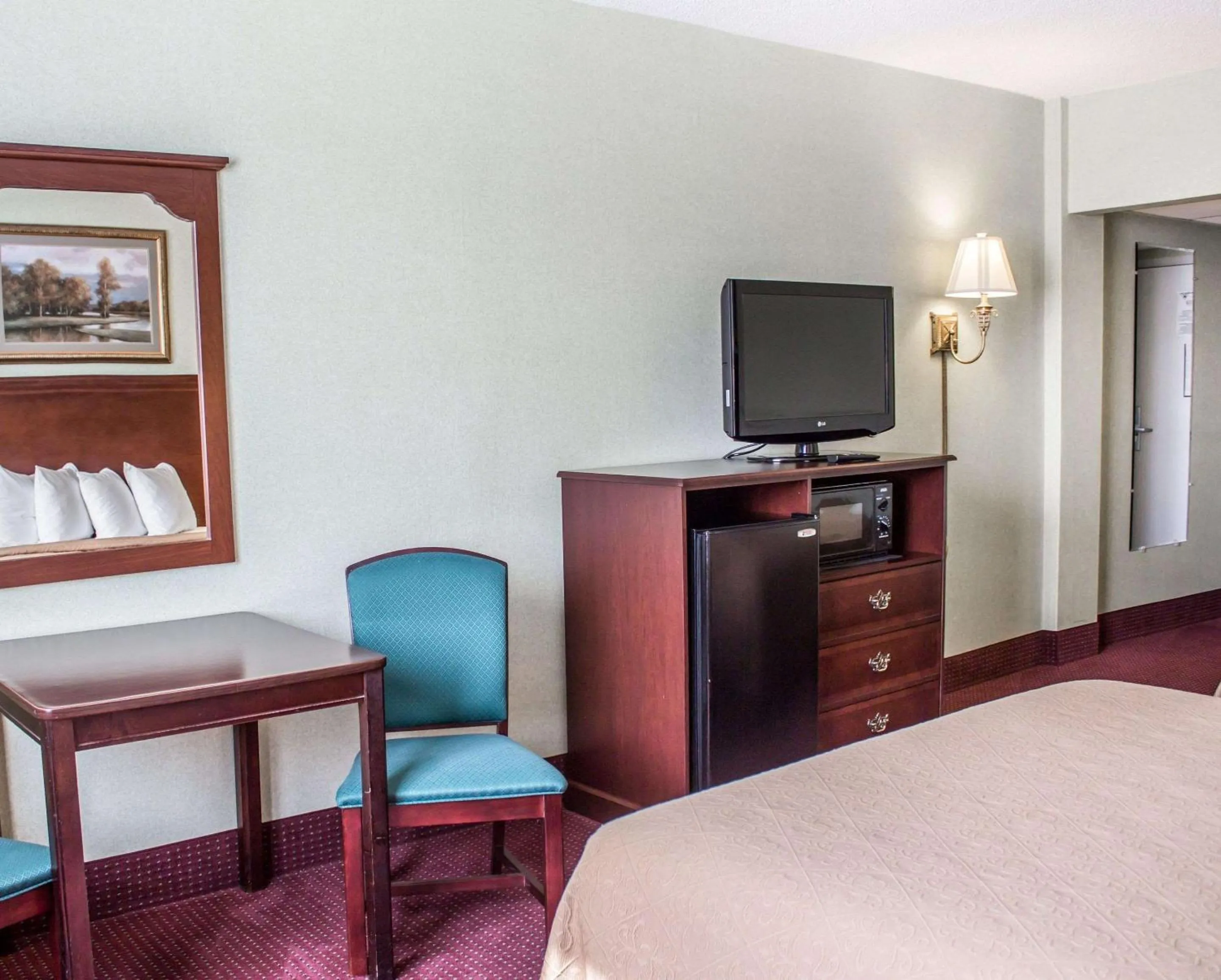 Photo of the whole room, Bed in Quality Inn & Conference Center Franklin Downtown