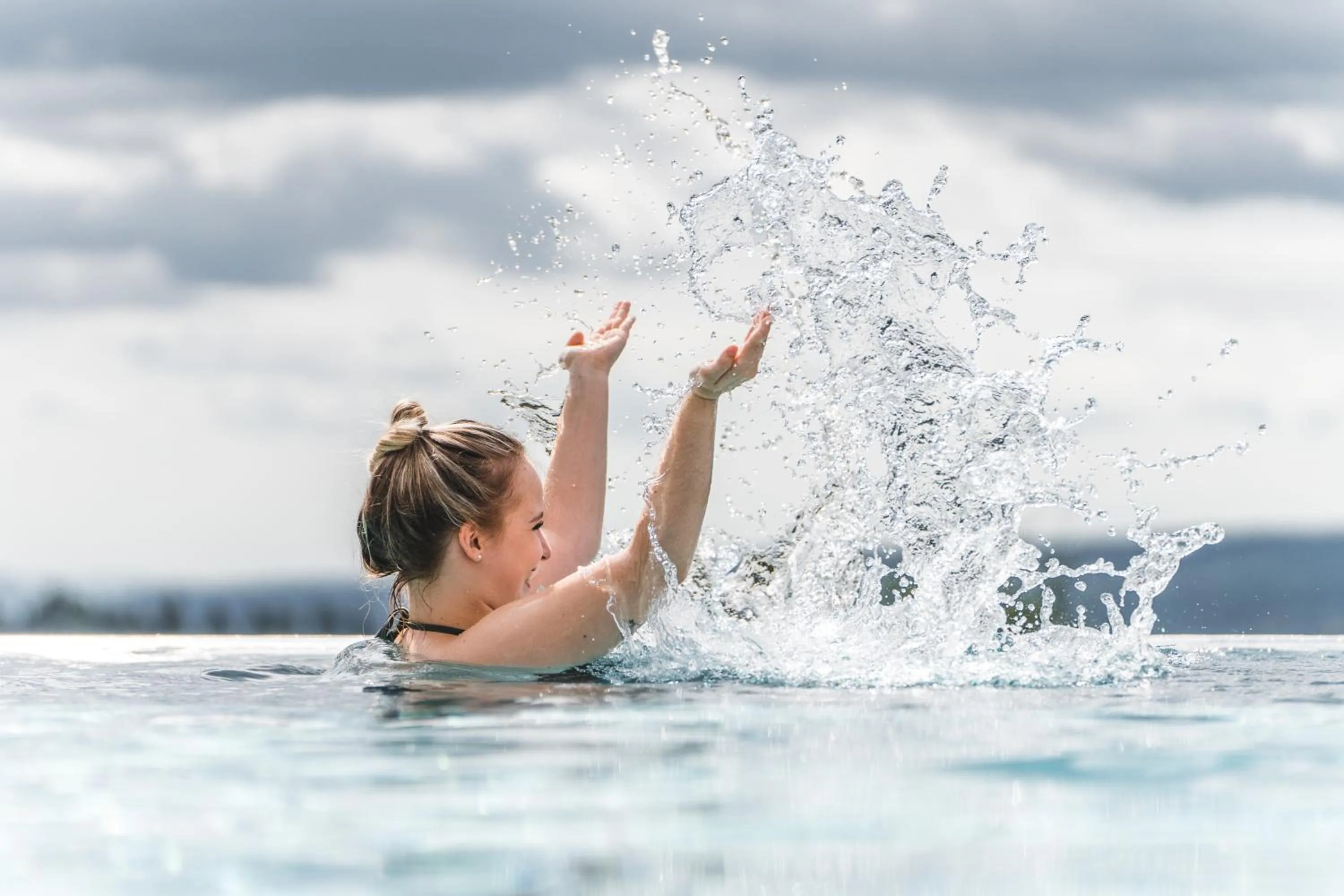 Swimming pool in Schwarzwald Wellnesshotel SAIGERHÖH I Spa Golf & Wandern über dem Titisee