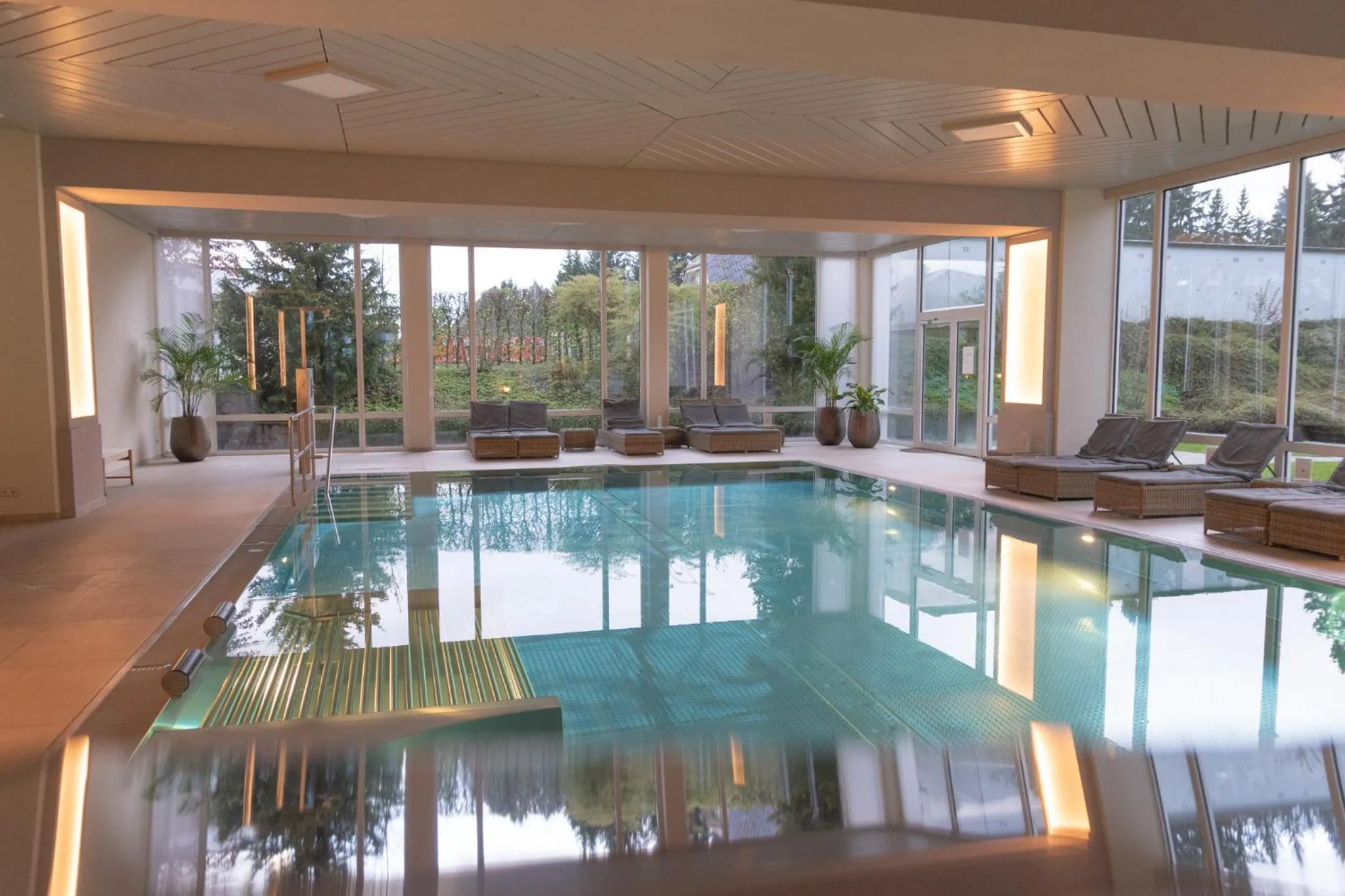 Swimming pool in Schwarzwald Wellnesshotel SAIGERHÖH I Spa Golf & Wandern über dem Titisee