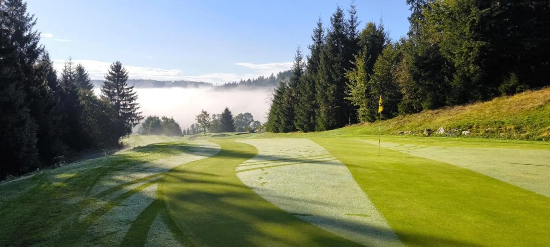 Golfcourse in Schwarzwald Wellnesshotel SAIGERHÖH I Spa Golf & Wandern über dem Titisee