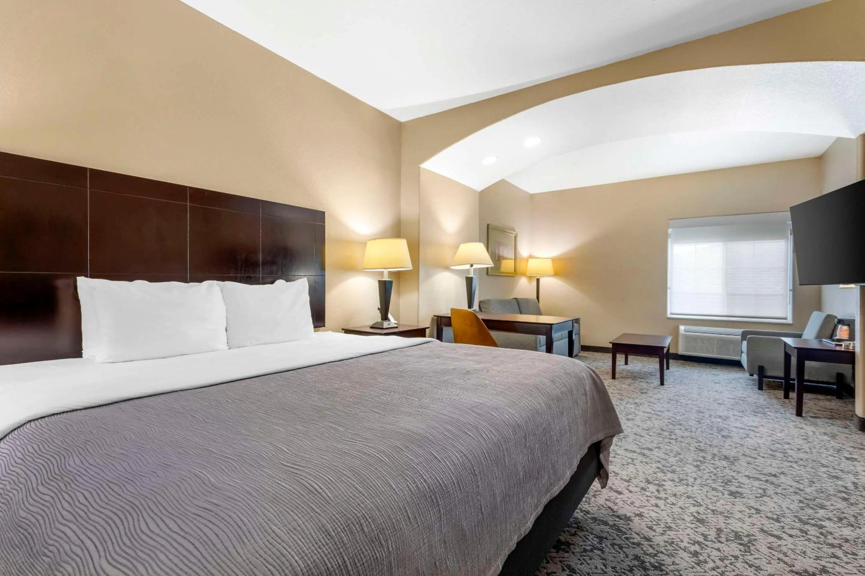 Bedroom, Bed in Quality Inn and Suites Groesbeck