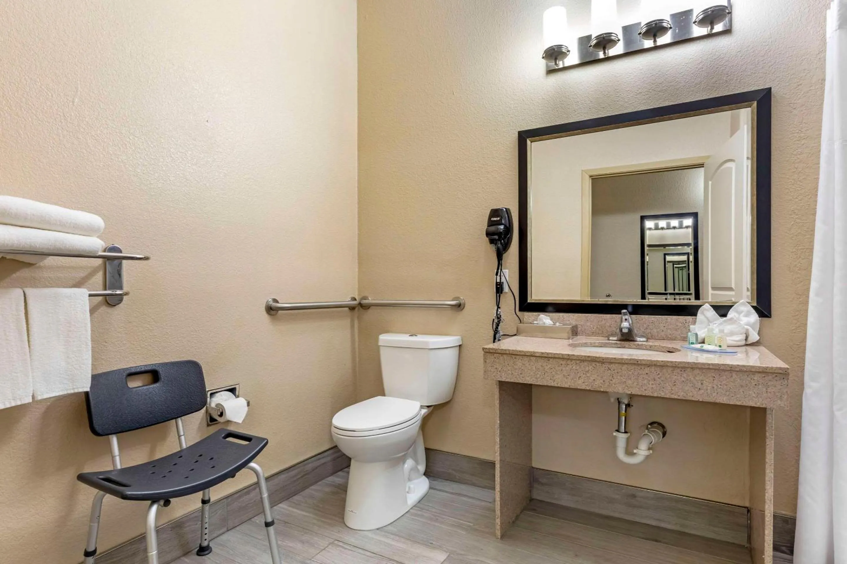 Bedroom in Quality Inn and Suites Groesbeck