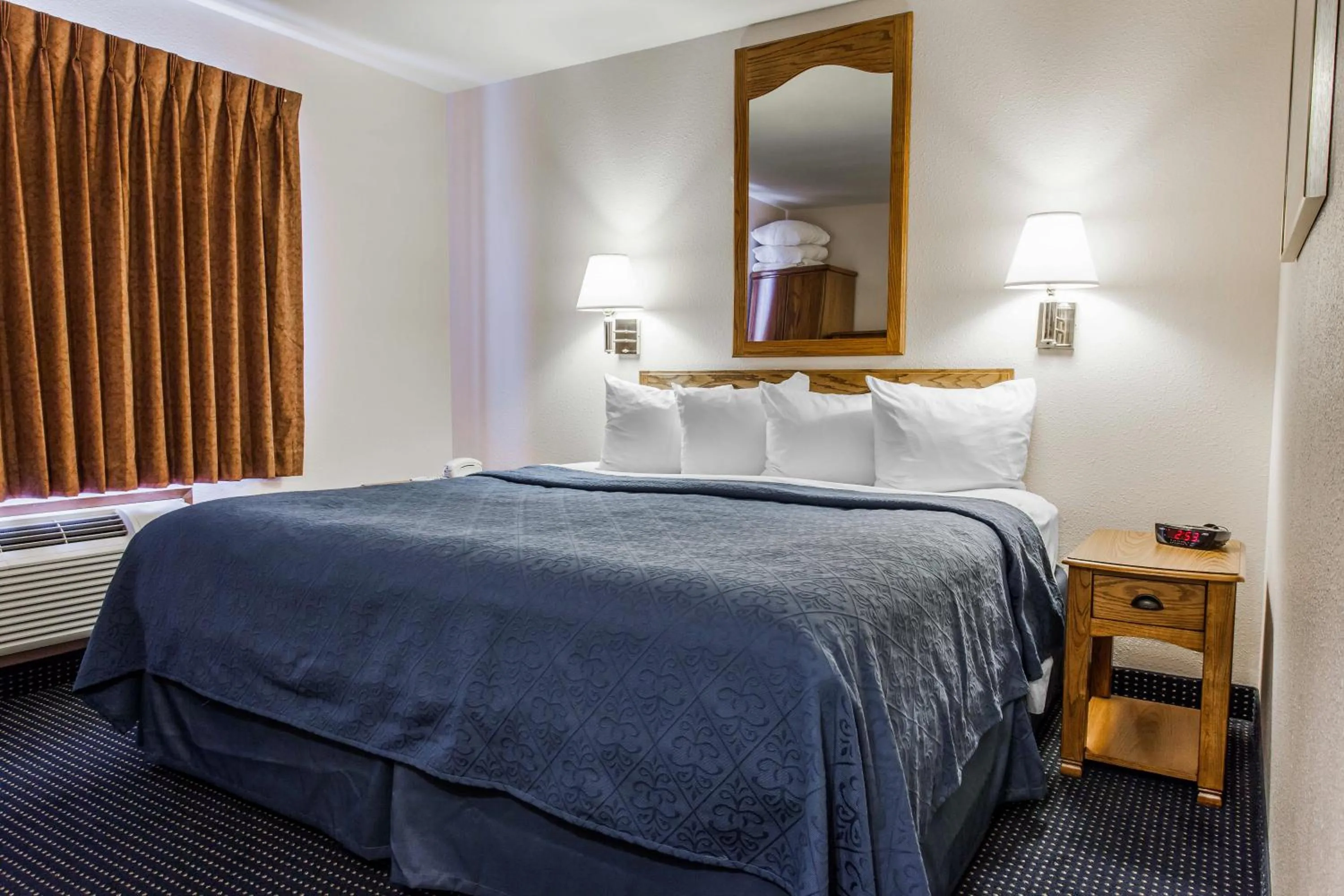 Photo of the whole room, Bed in Quality Inn & Suites Goldendale