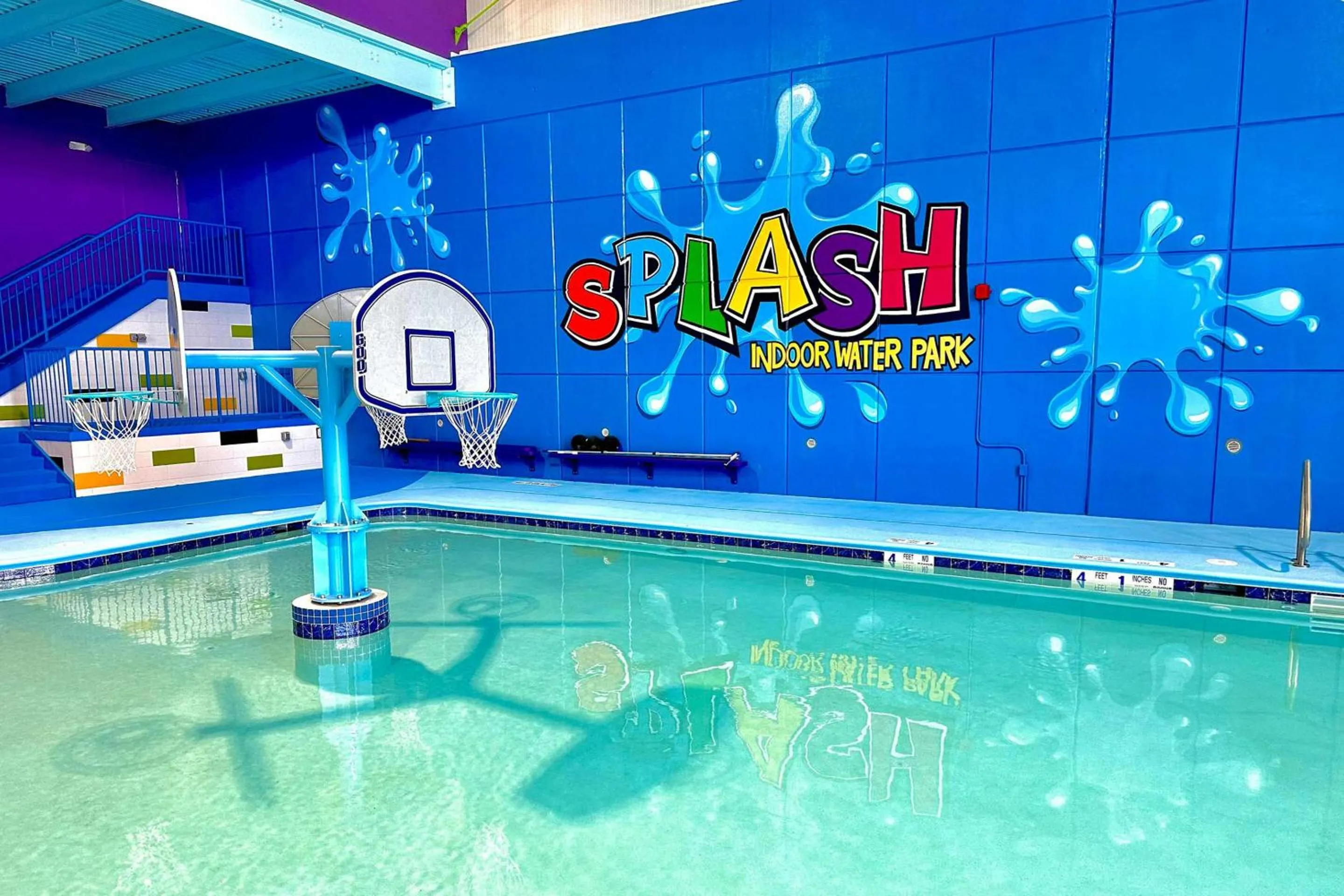 Swimming pool in Clarion Hotel & Suites Riverfront