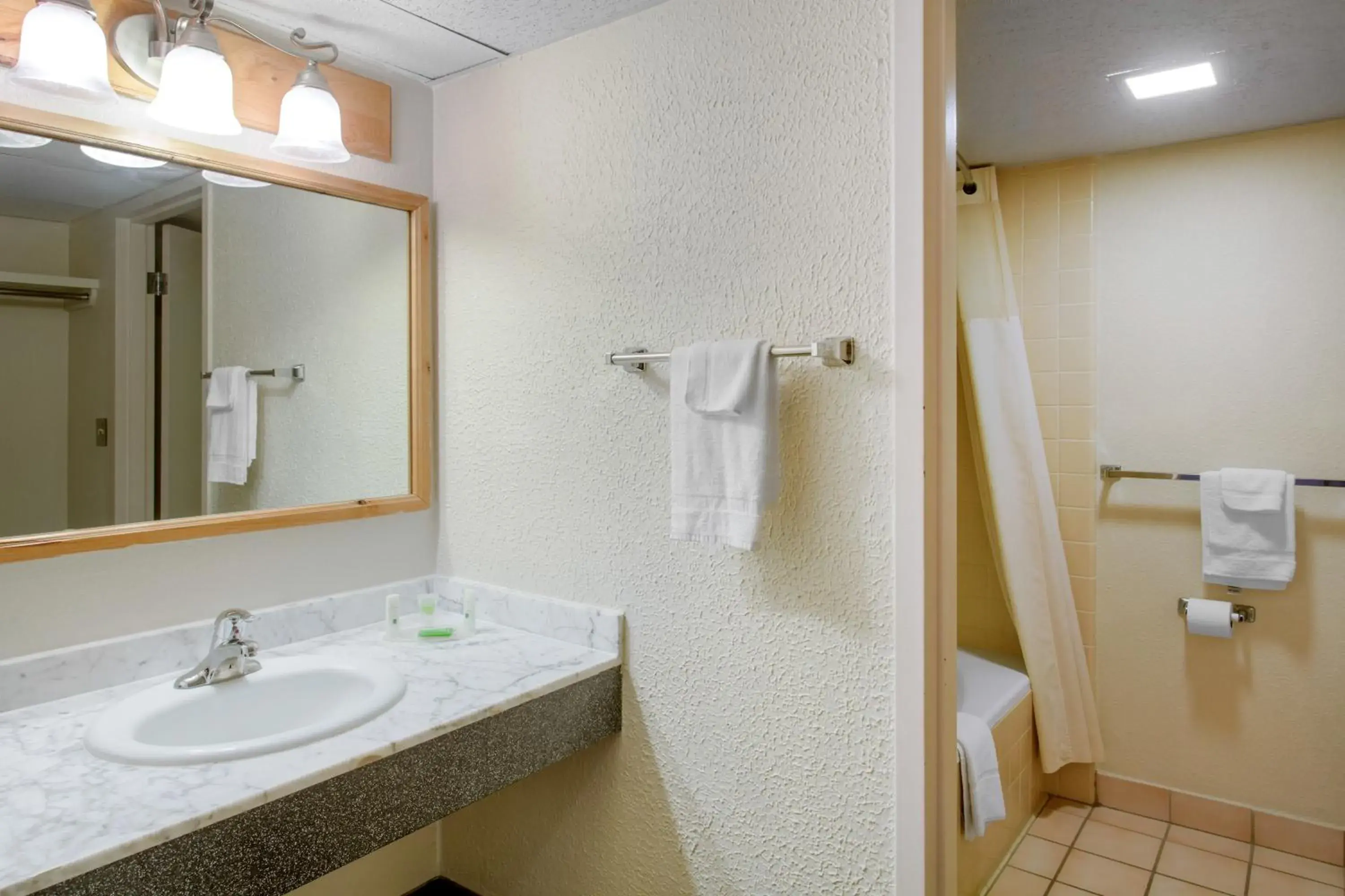 Queen Room with Two Queen Beds - Smoking in Quality Inn Stateline Queen Room with Two Queen Beds - Smoking in Quality Inn Stateline