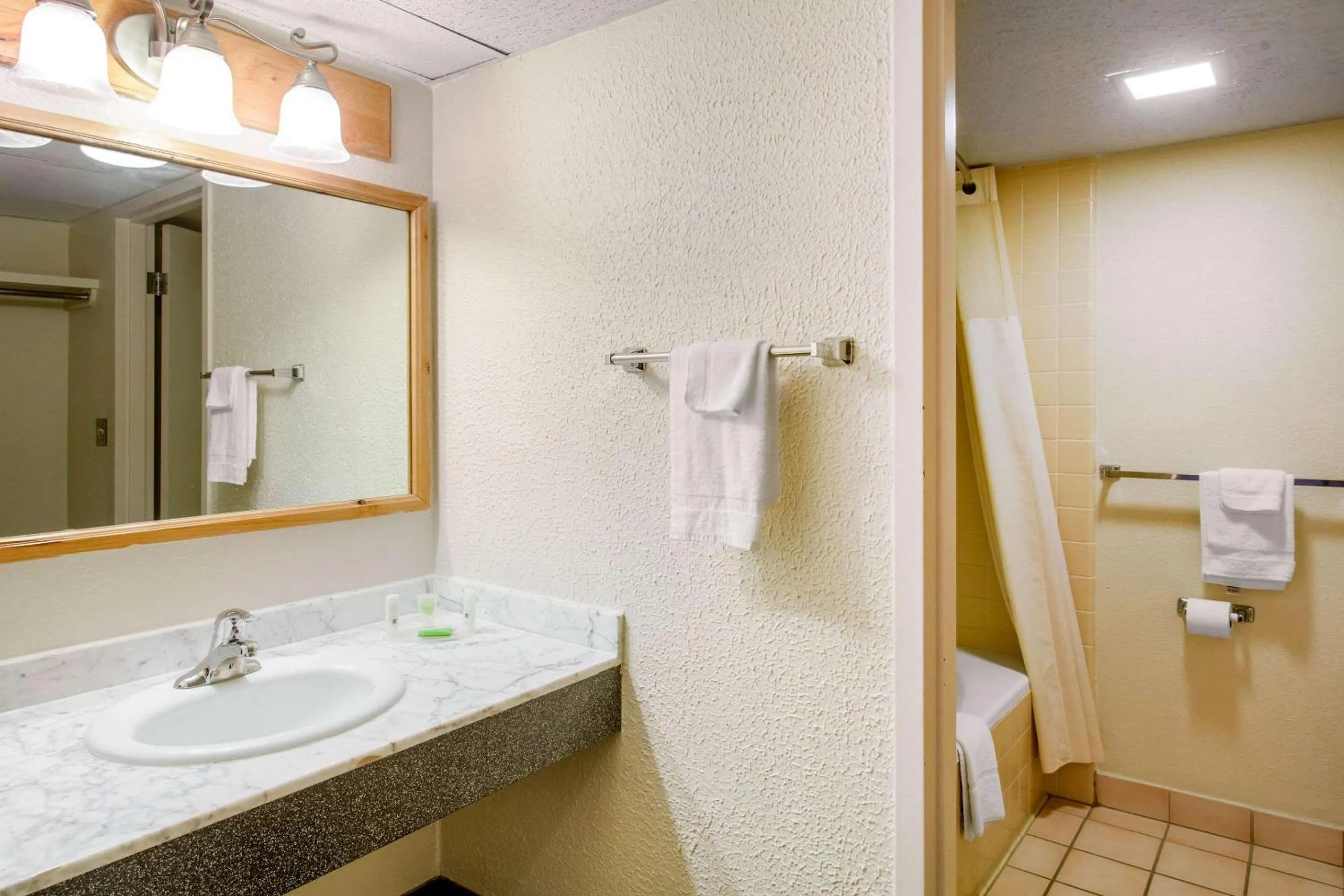 Bathroom in Quality Inn Stateline