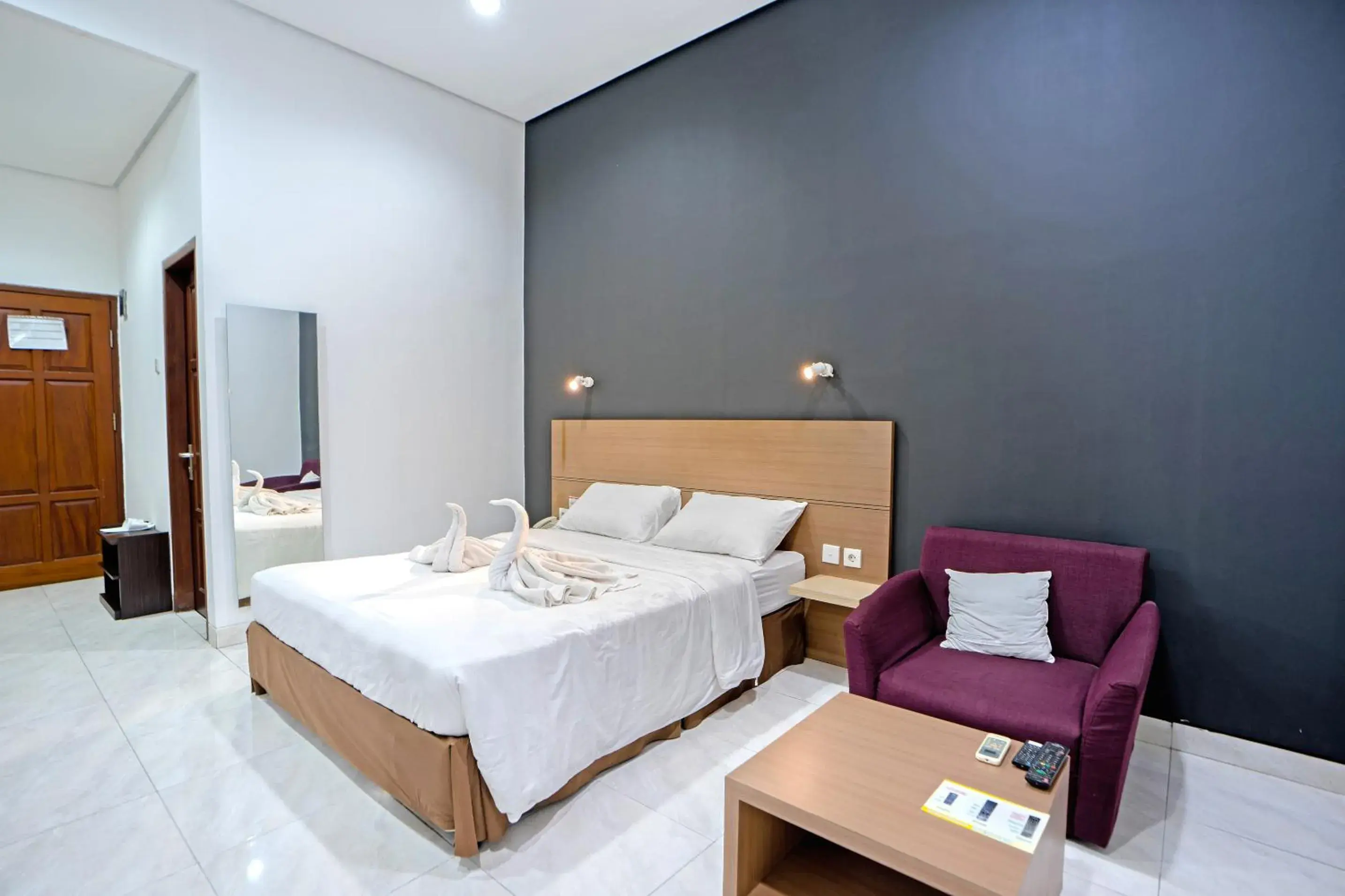 Deluxe Room in Jambuluwuk Mansion Pakubuwono Deluxe Room in Jambuluwuk Mansion Pakubuwono