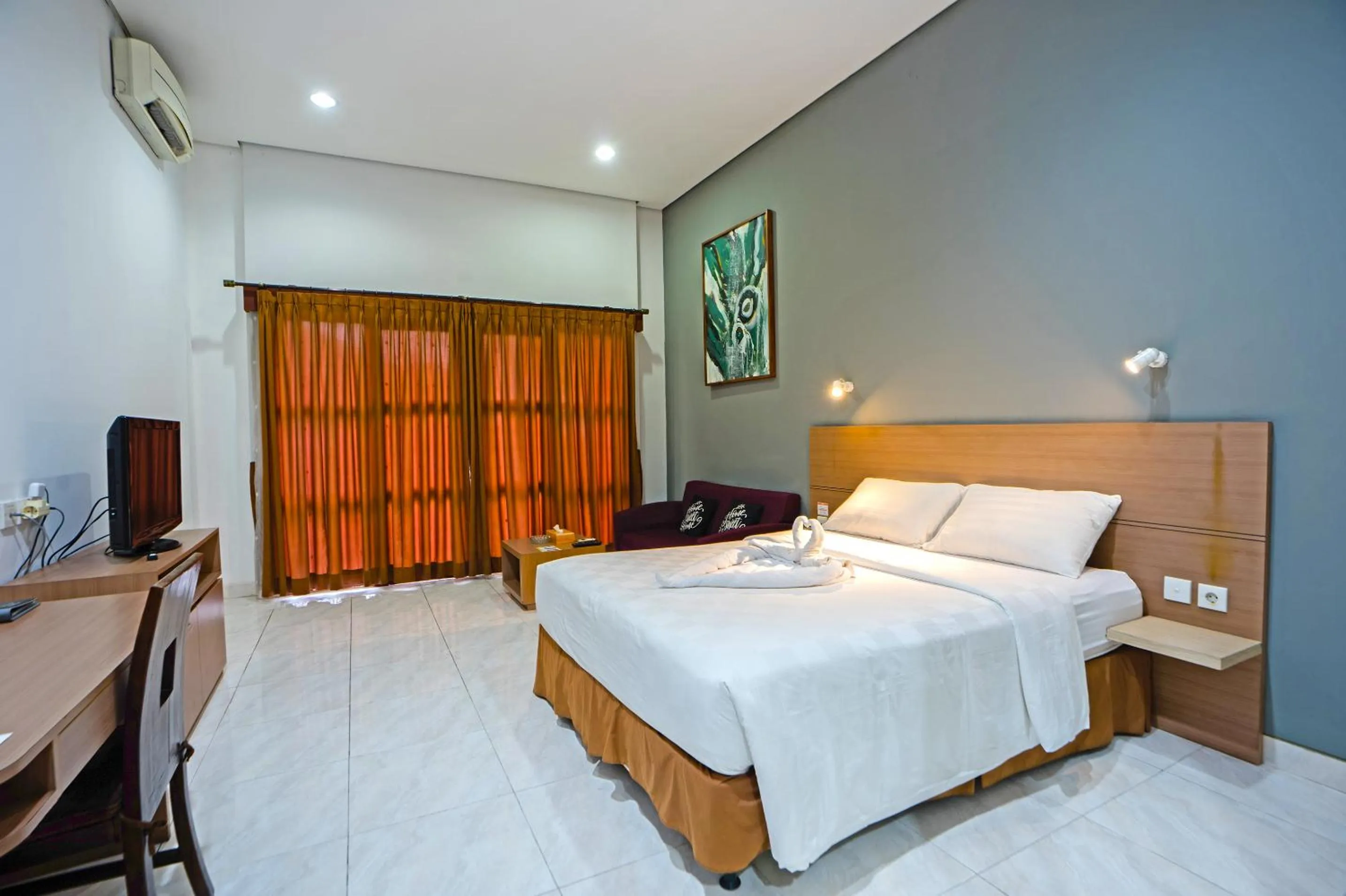 Bedroom, Bed in Jambuluwuk Mansion Pakubuwono