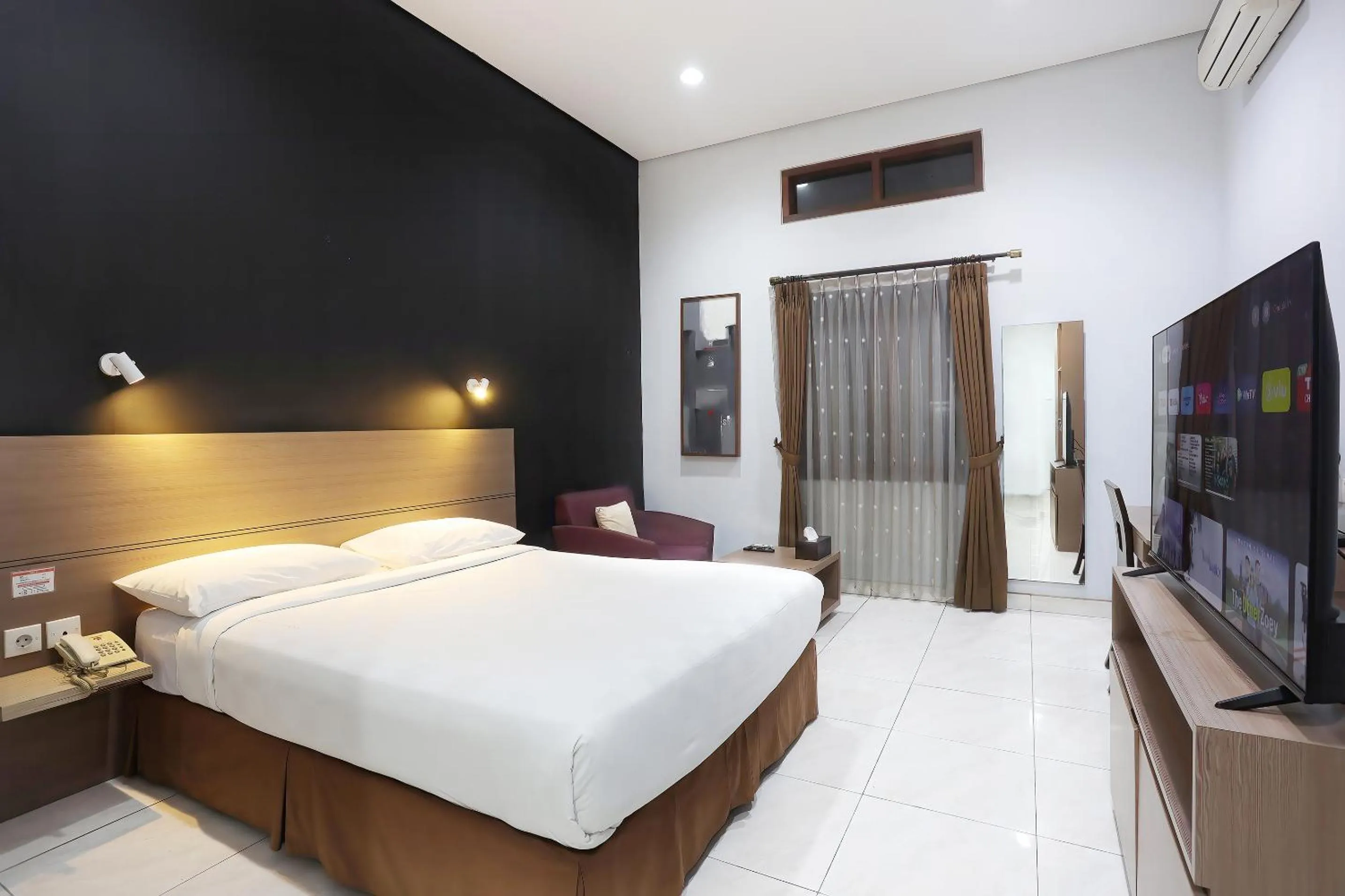 Bedroom, Bed in Jambuluwuk Mansion Pakubuwono