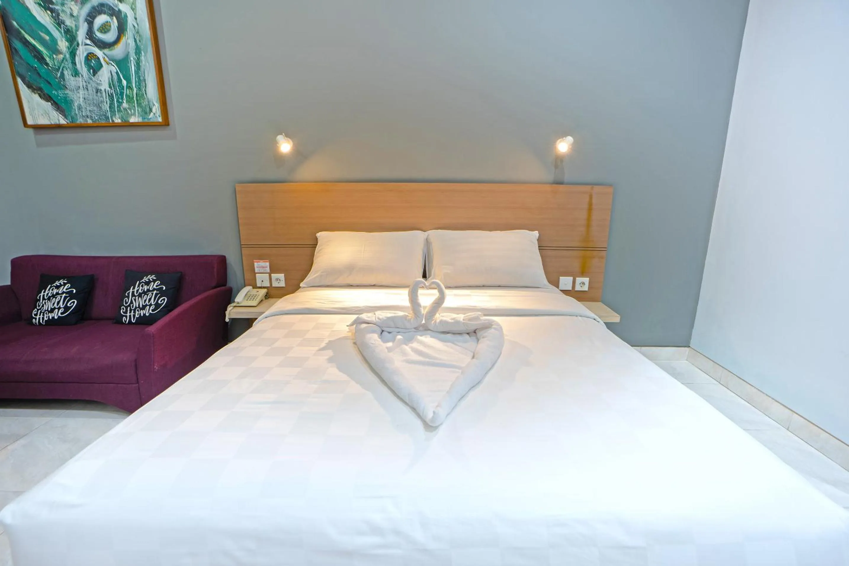 Bed in Jambuluwuk Mansion Pakubuwono