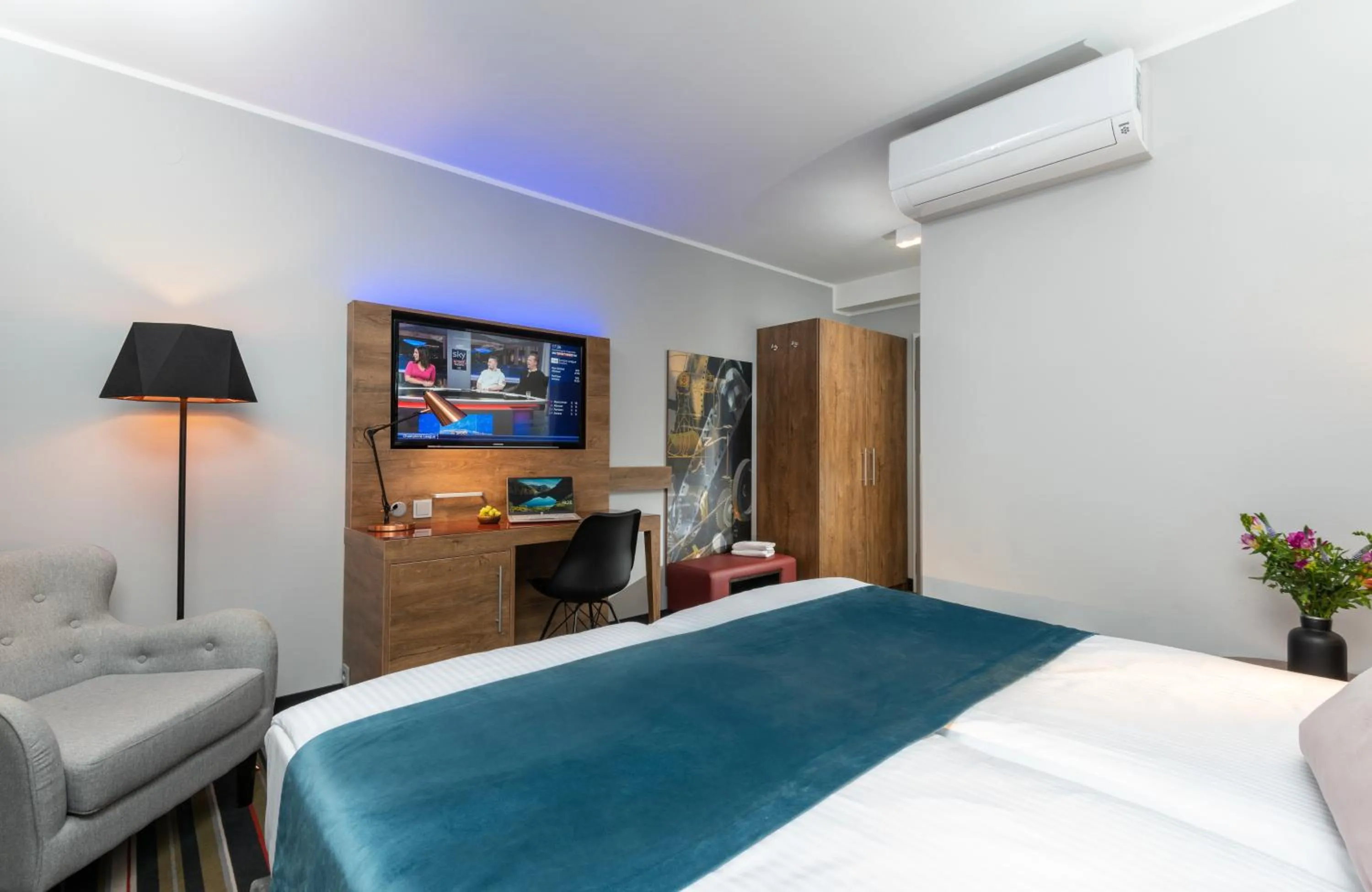 Bed in Leonardo Boutique Hotel Berlin City South