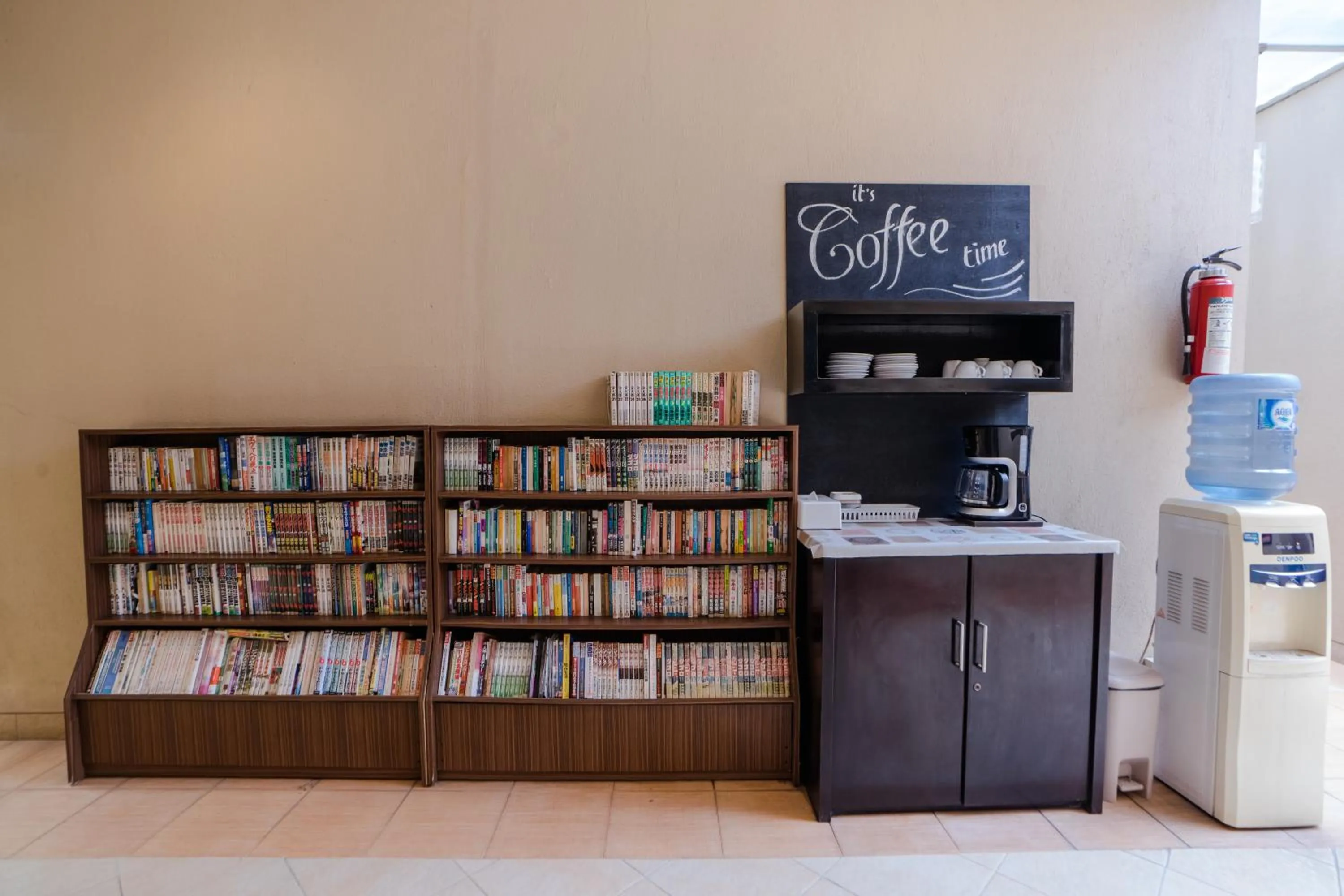 Communal kitchen in Jambuluwuk Heritage Menteng Suites