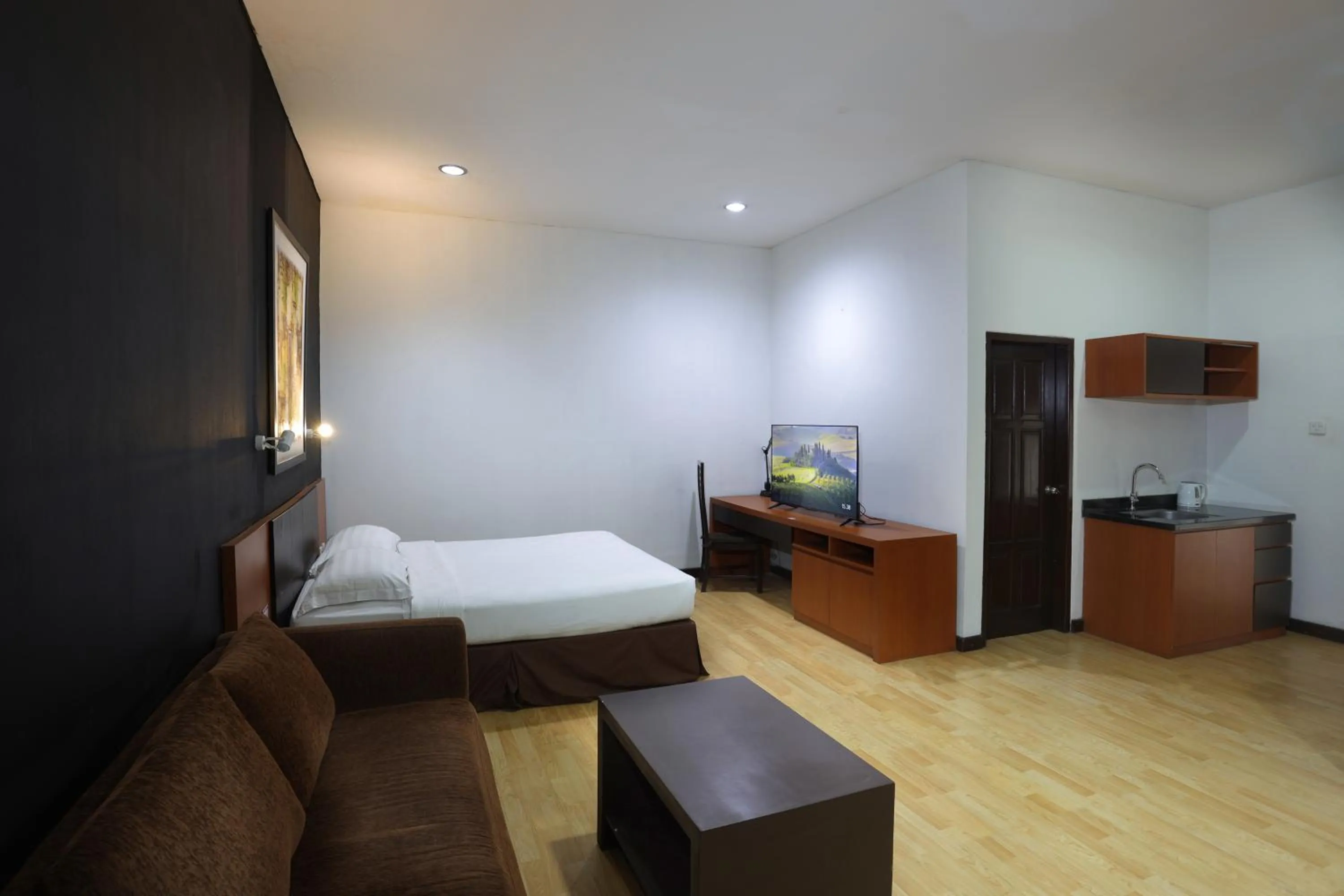 Bedroom, Bed in Jambuluwuk Heritage Menteng Suites