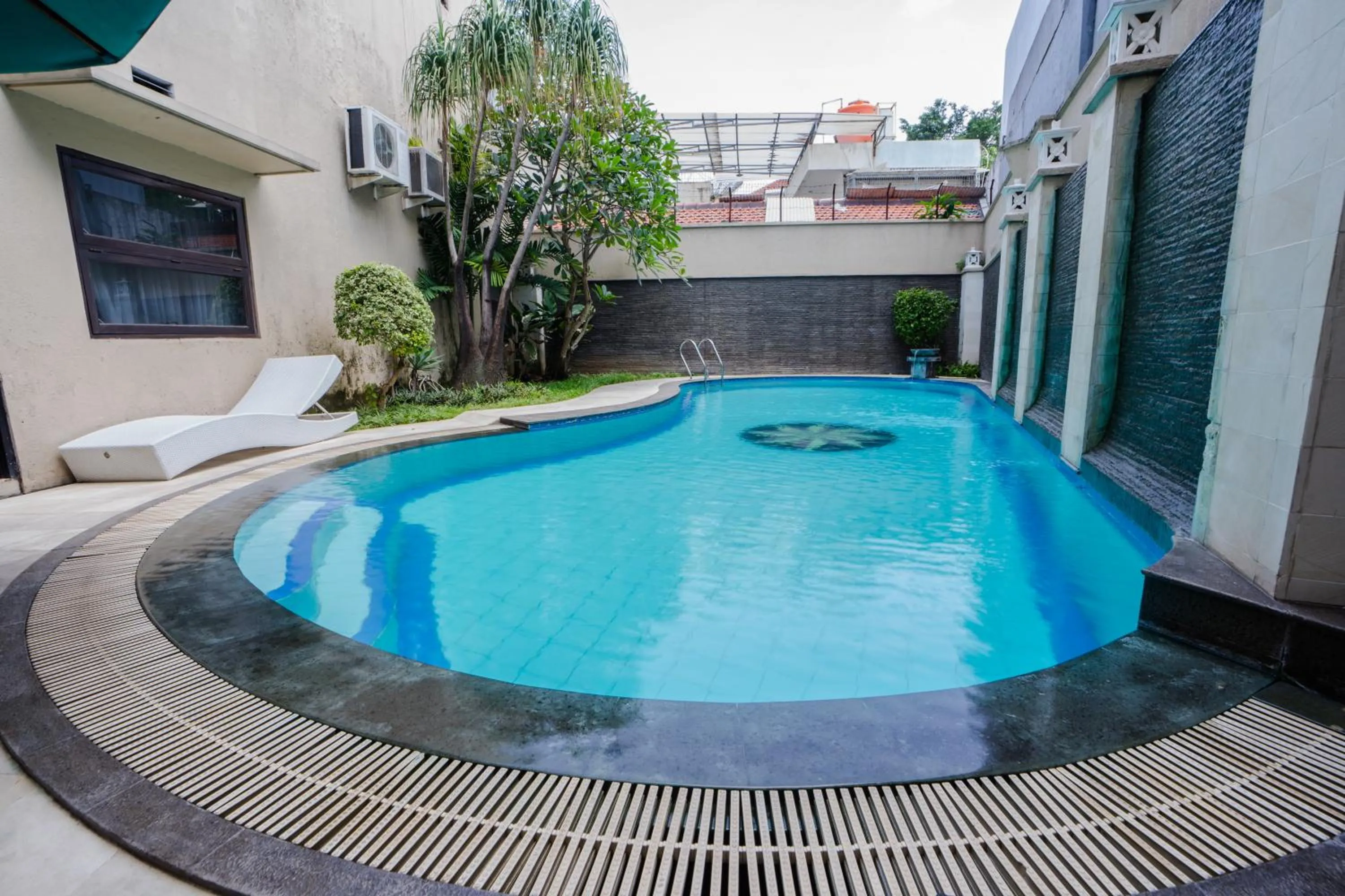 Swimming pool in Jambuluwuk Heritage Menteng Suites