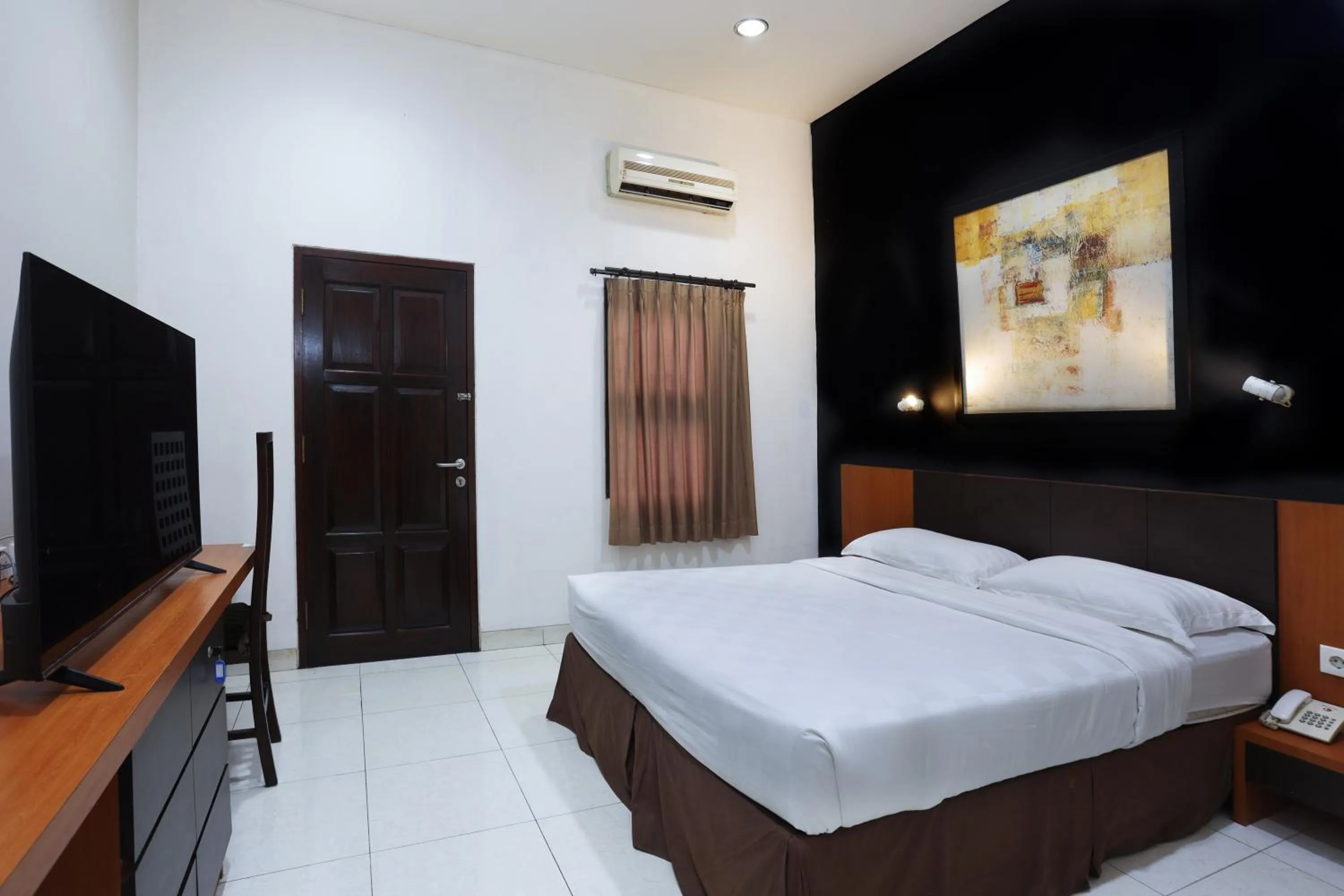 Bed in Jambuluwuk Heritage Menteng Suites