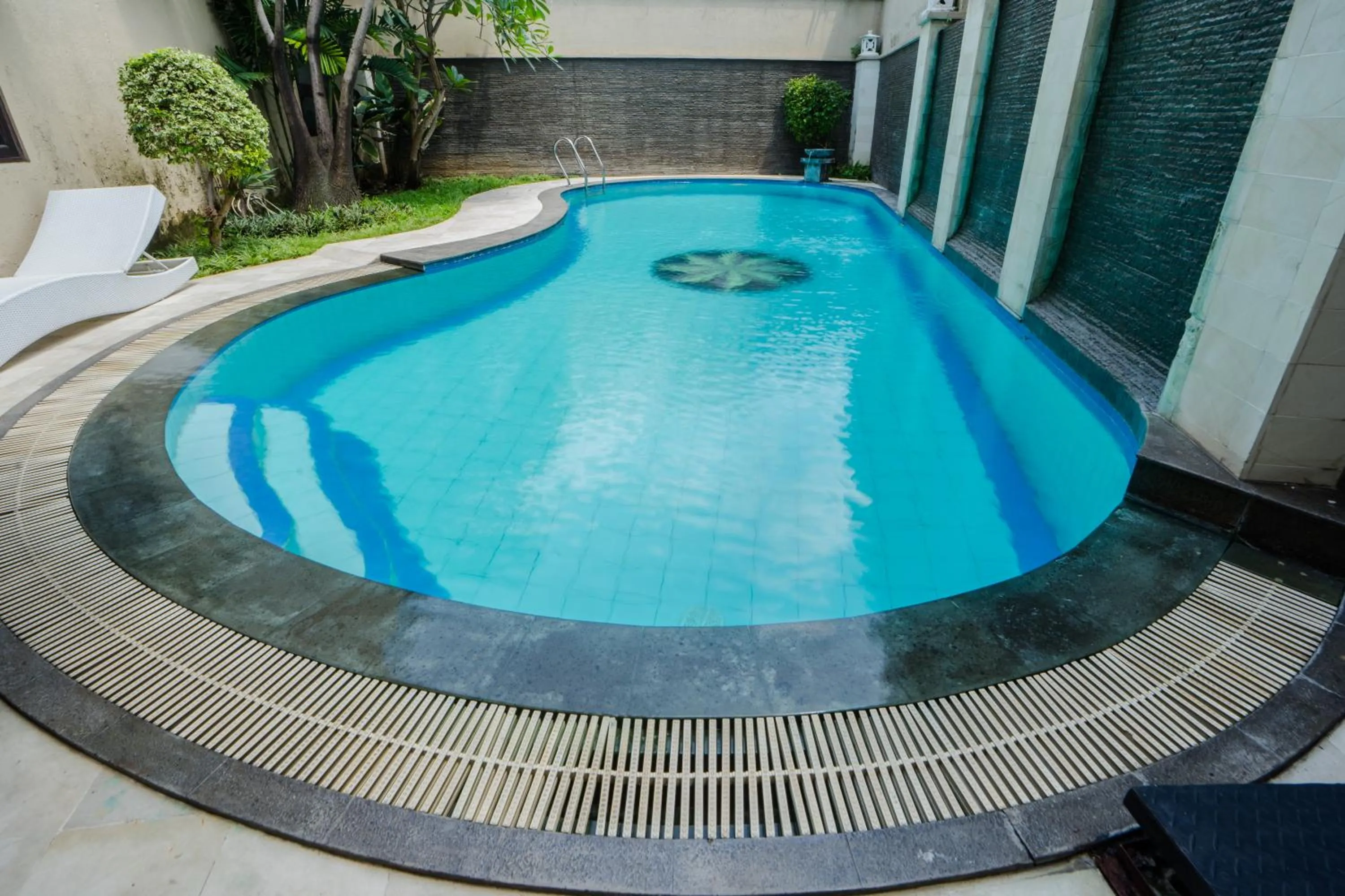 Swimming pool in Jambuluwuk Heritage Menteng Suites