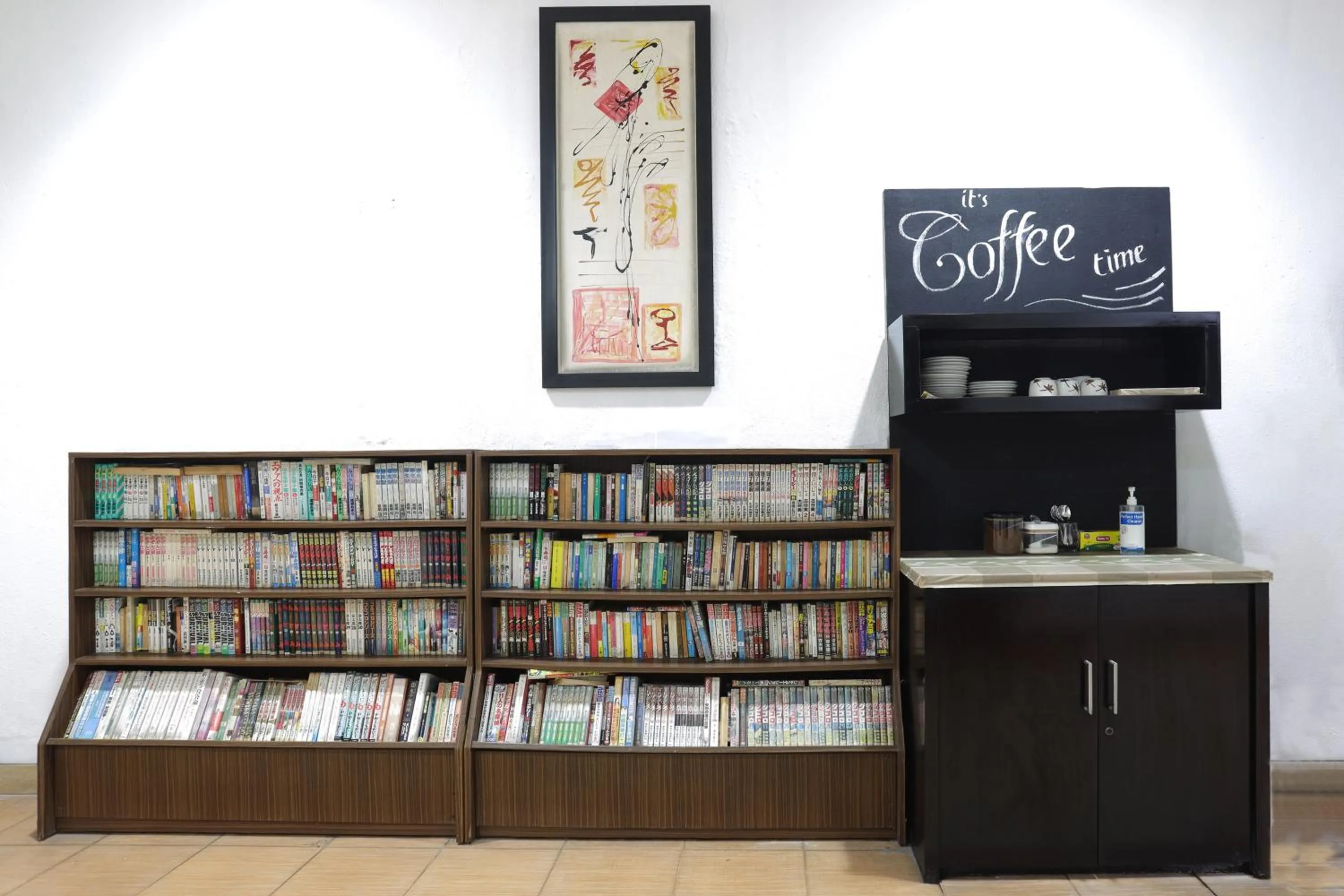 Library in Jambuluwuk Heritage Menteng Suites
