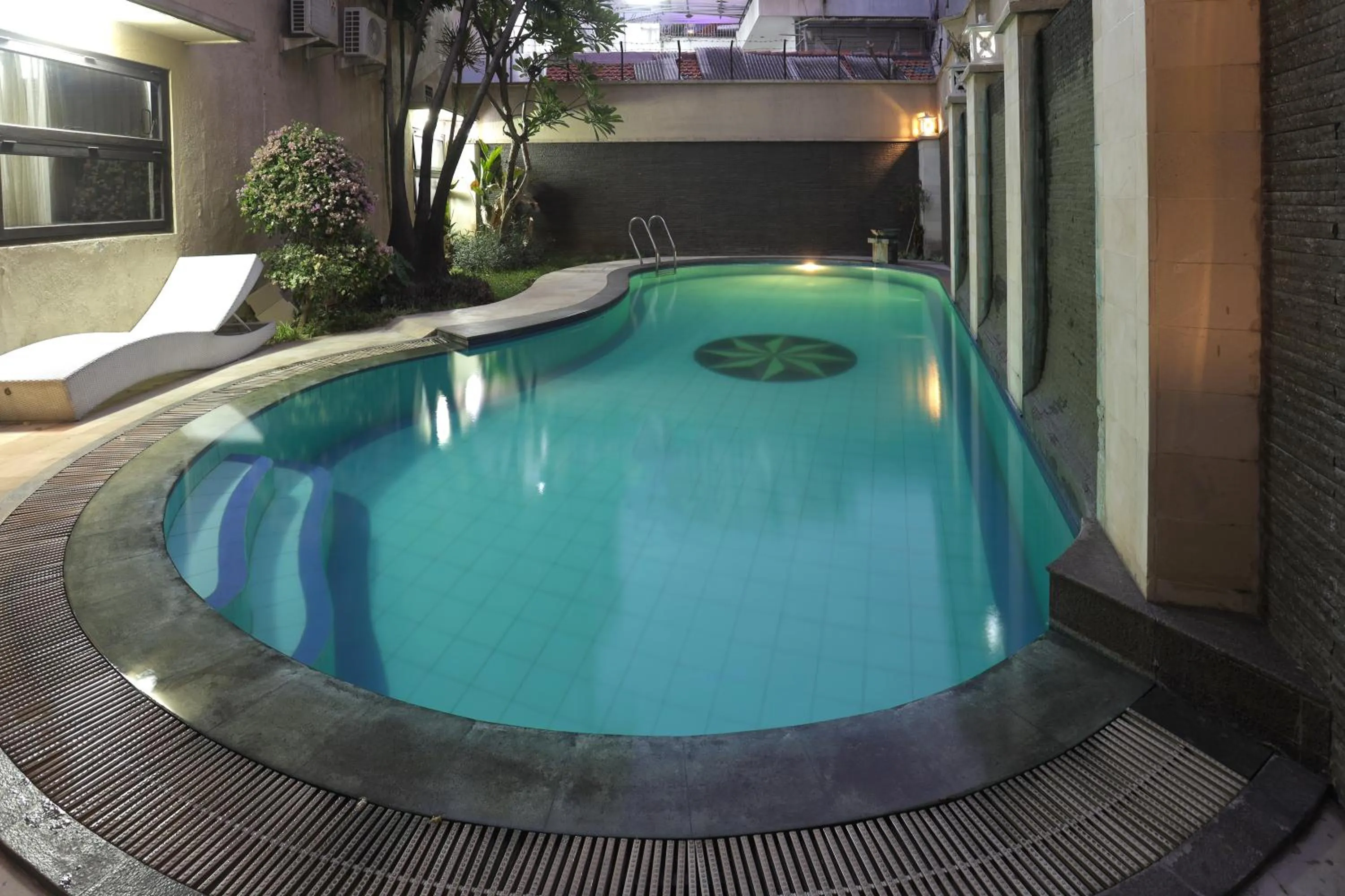 Swimming pool in Jambuluwuk Heritage Menteng Suites