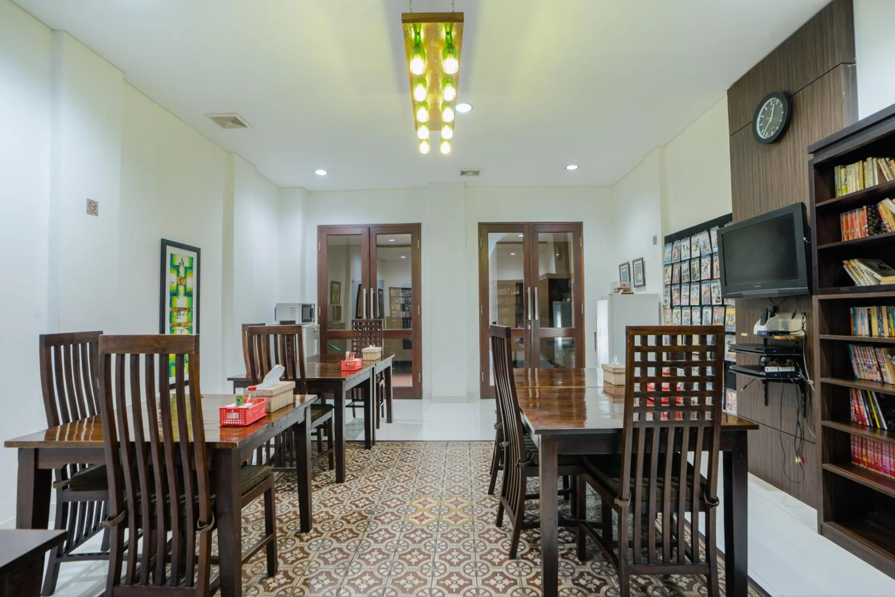 Restaurant/places to eat in Jambuluwuk Heritage Menteng Suites