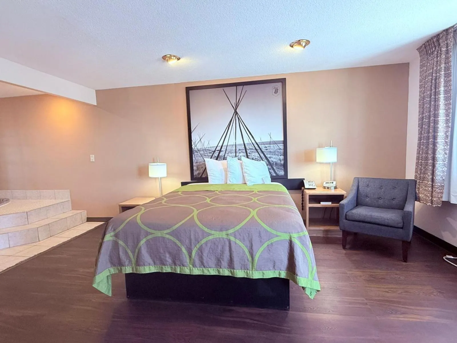 Bedroom, Bed in Hardin Lodge Little Bighorn Battlefield I-90