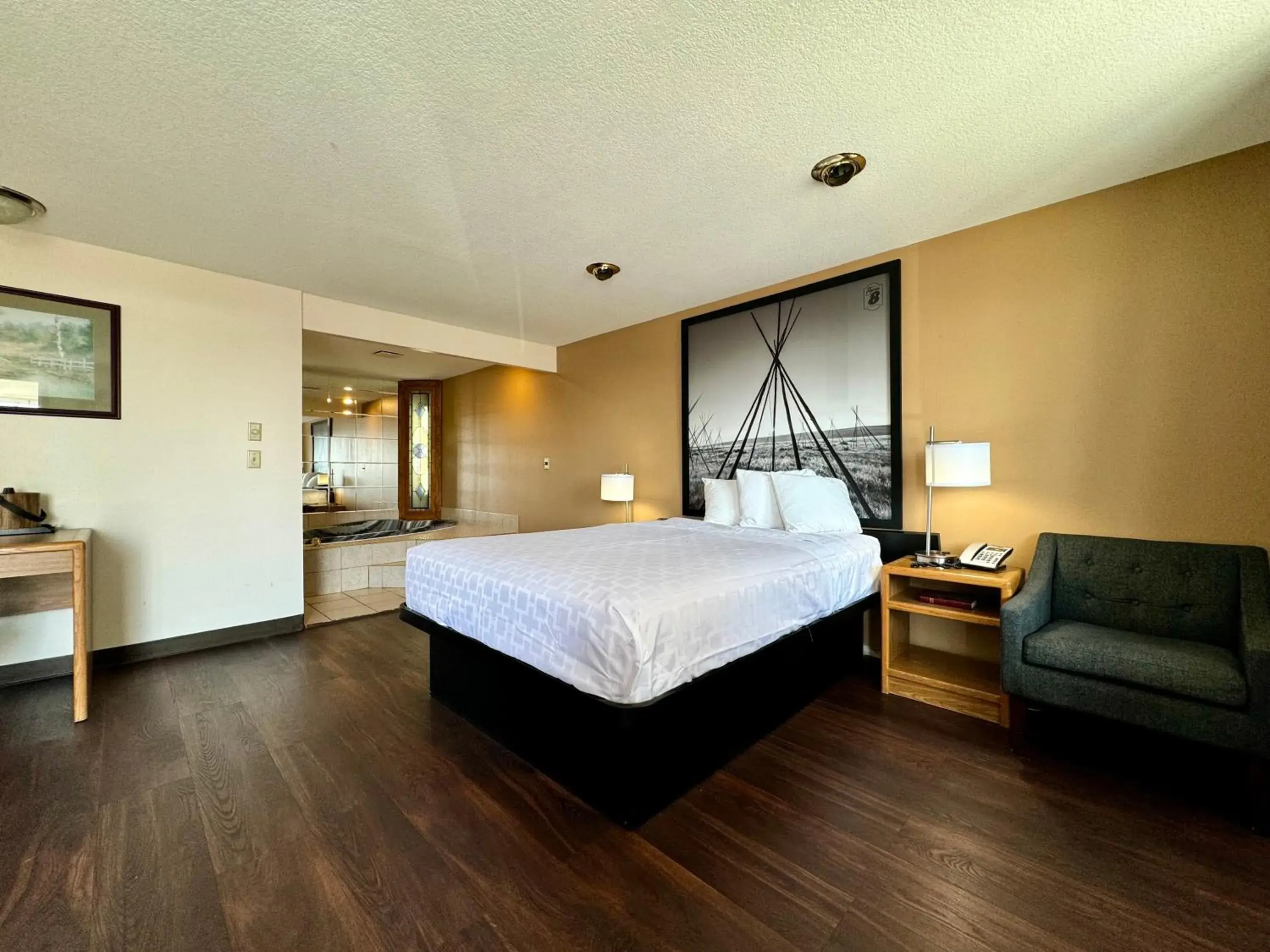 Deluxe Suite with Spa Bath in Hardin Lodge By Capital O Little Bighorn Battlefield I-90 Deluxe Suite with Spa Bath in Hardin Lodge By Capital O Little Bighorn Battlefield I-90