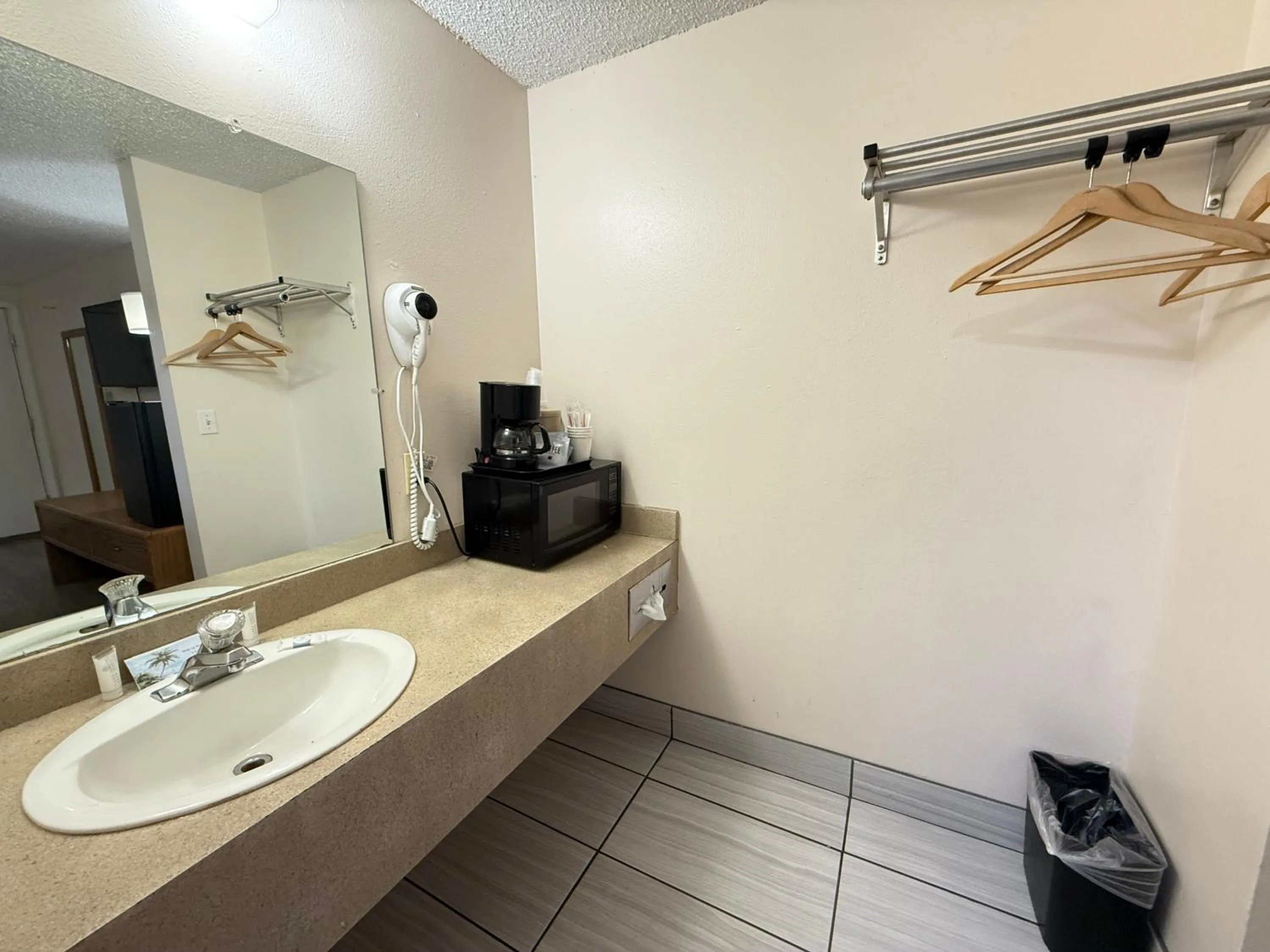Bathroom in Hardin Lodge Little Bighorn Battlefield I-90