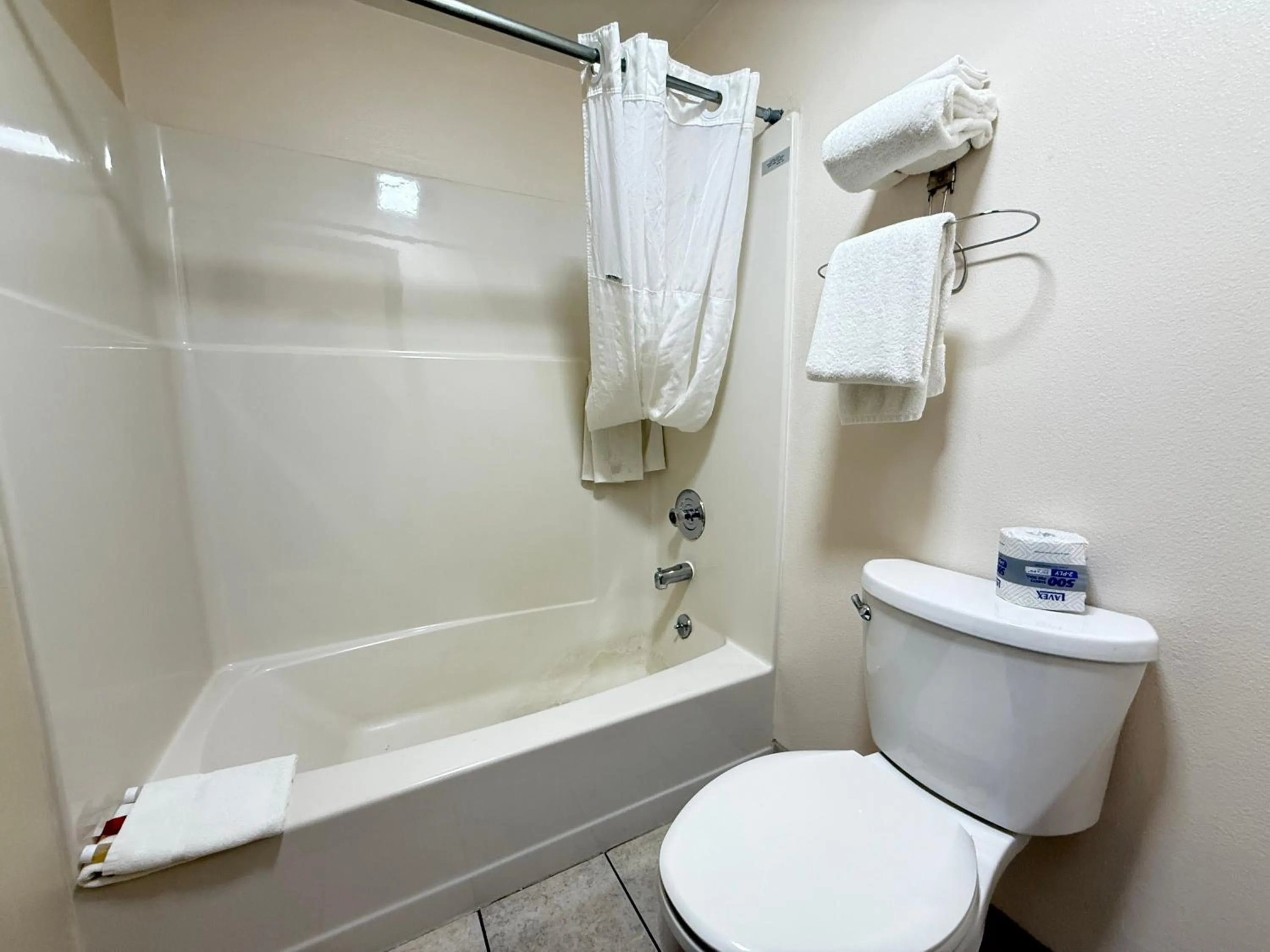 Bathroom in Hardin Lodge Little Bighorn Battlefield I-90