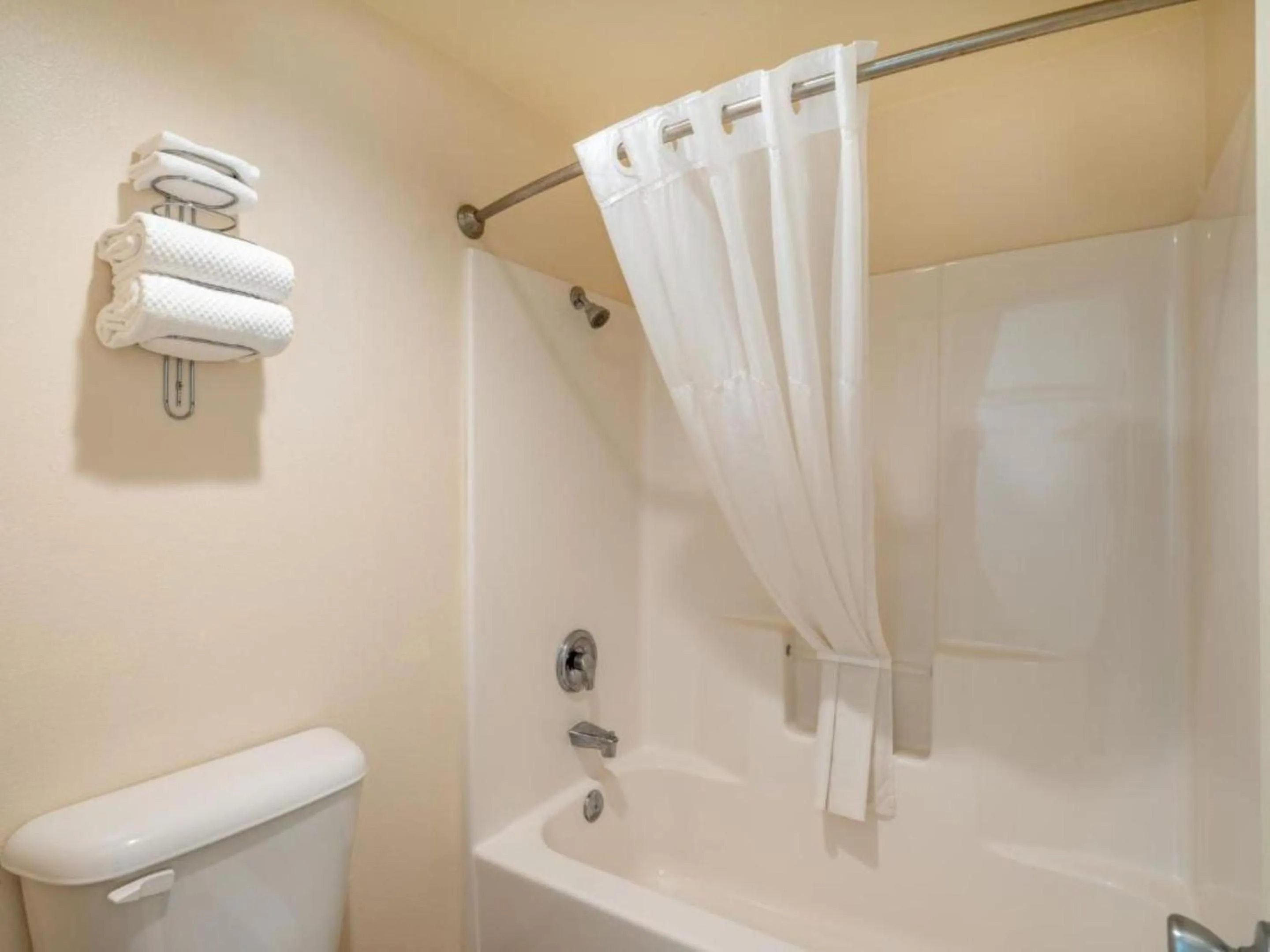 Bathroom in Hardin Lodge Little Bighorn Battlefield I-90