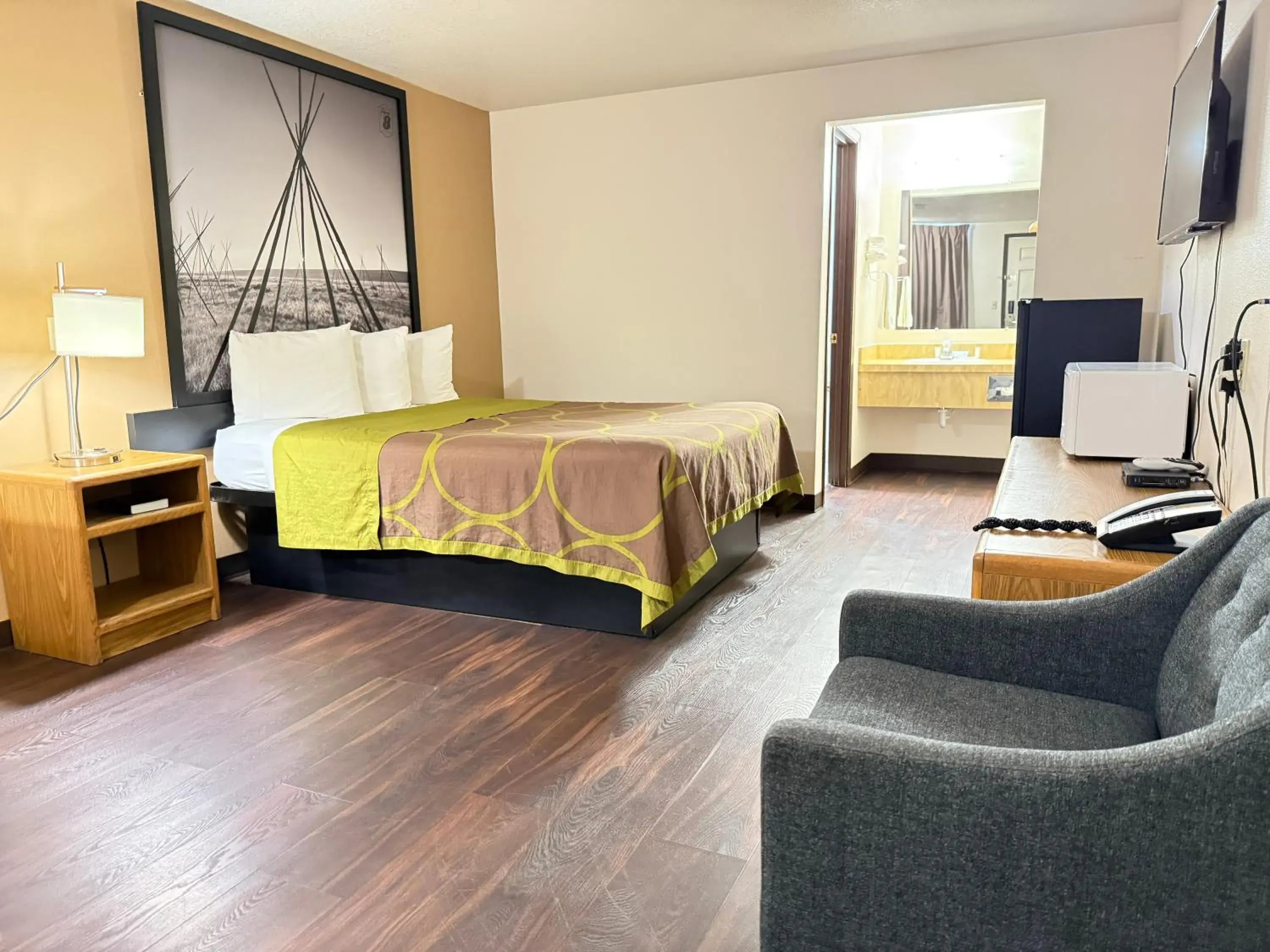 Deluxe Queen Bed Non-Smoking in Hardin Lodge By Capital O Little Bighorn Battlefield I-90 Deluxe Queen Bed Non-Smoking in Hardin Lodge By Capital O Little Bighorn Battlefield I-90