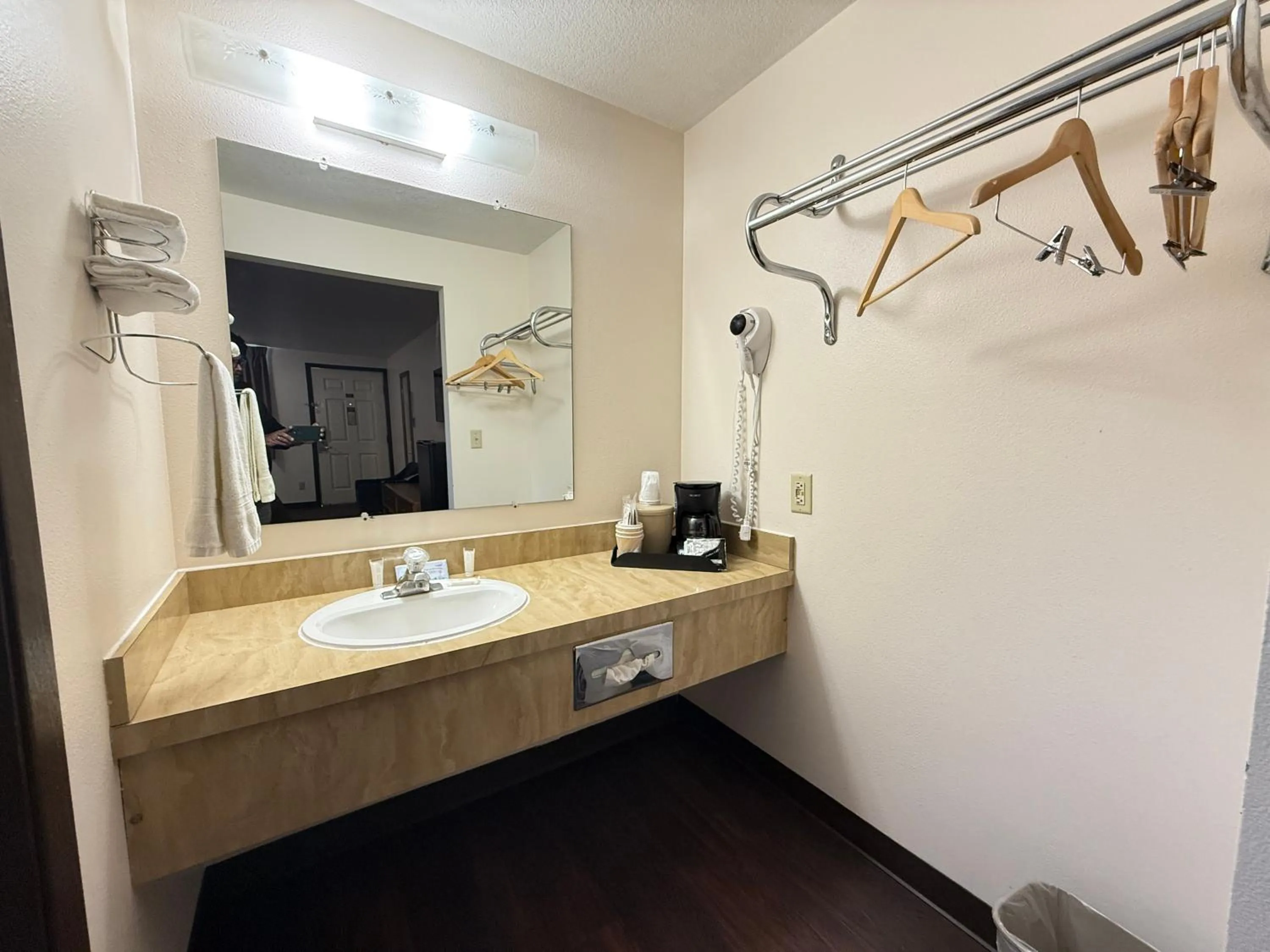 Bathroom in Hardin Lodge Little Bighorn Battlefield I-90