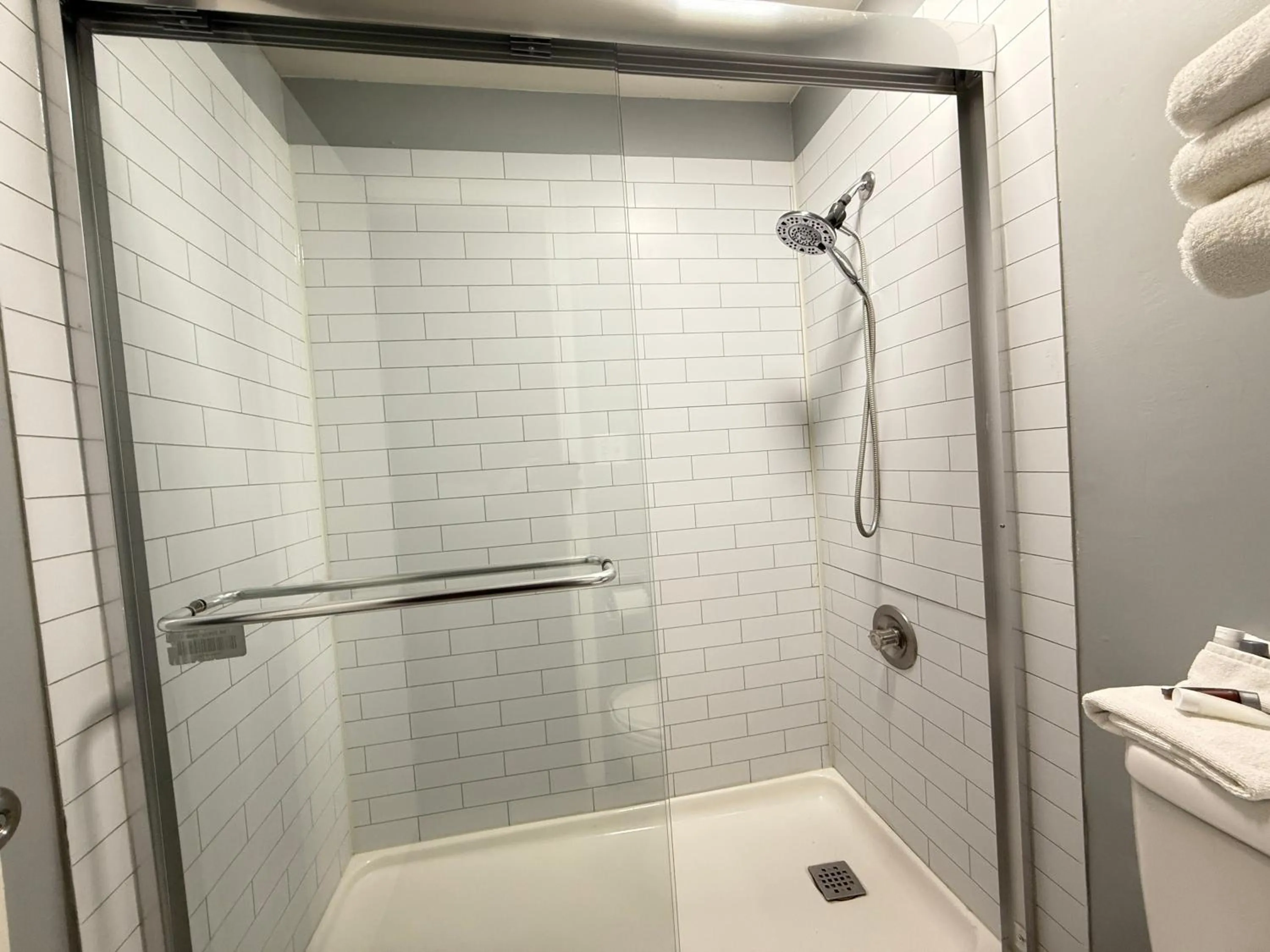 Bathroom in Hardin Lodge Little Bighorn Battlefield I-90