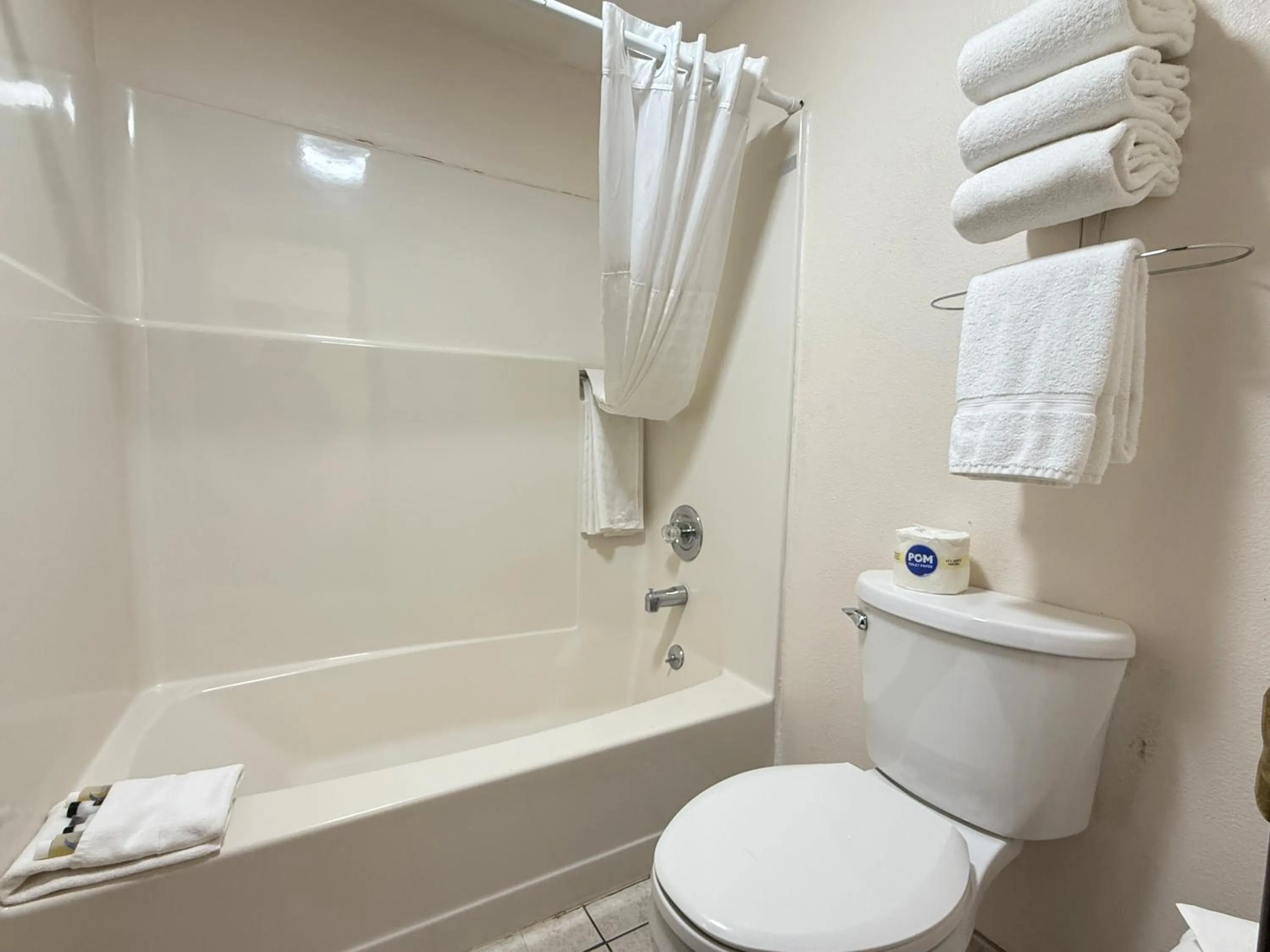 Bathroom in Hardin Lodge Little Bighorn Battlefield I-90