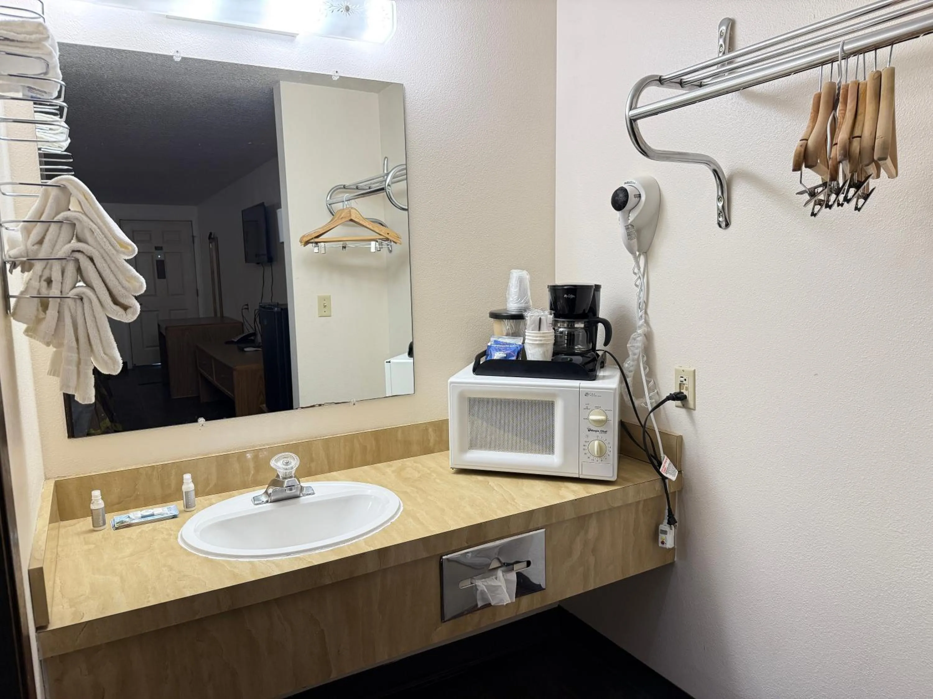 Bathroom in Hardin Lodge Little Bighorn Battlefield I-90