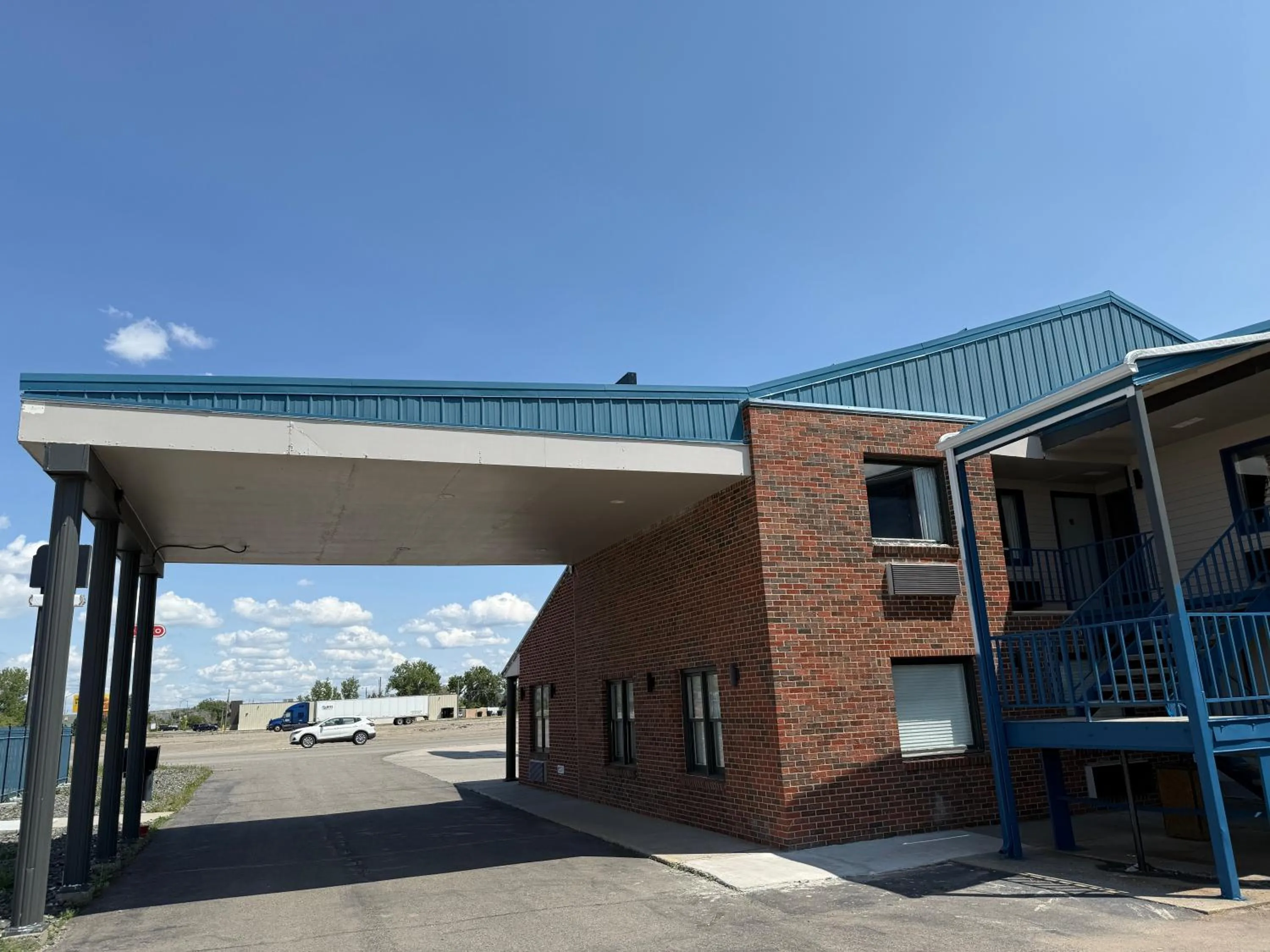 Facade/entrance in Hardin Lodge Little Bighorn Battlefield I-90