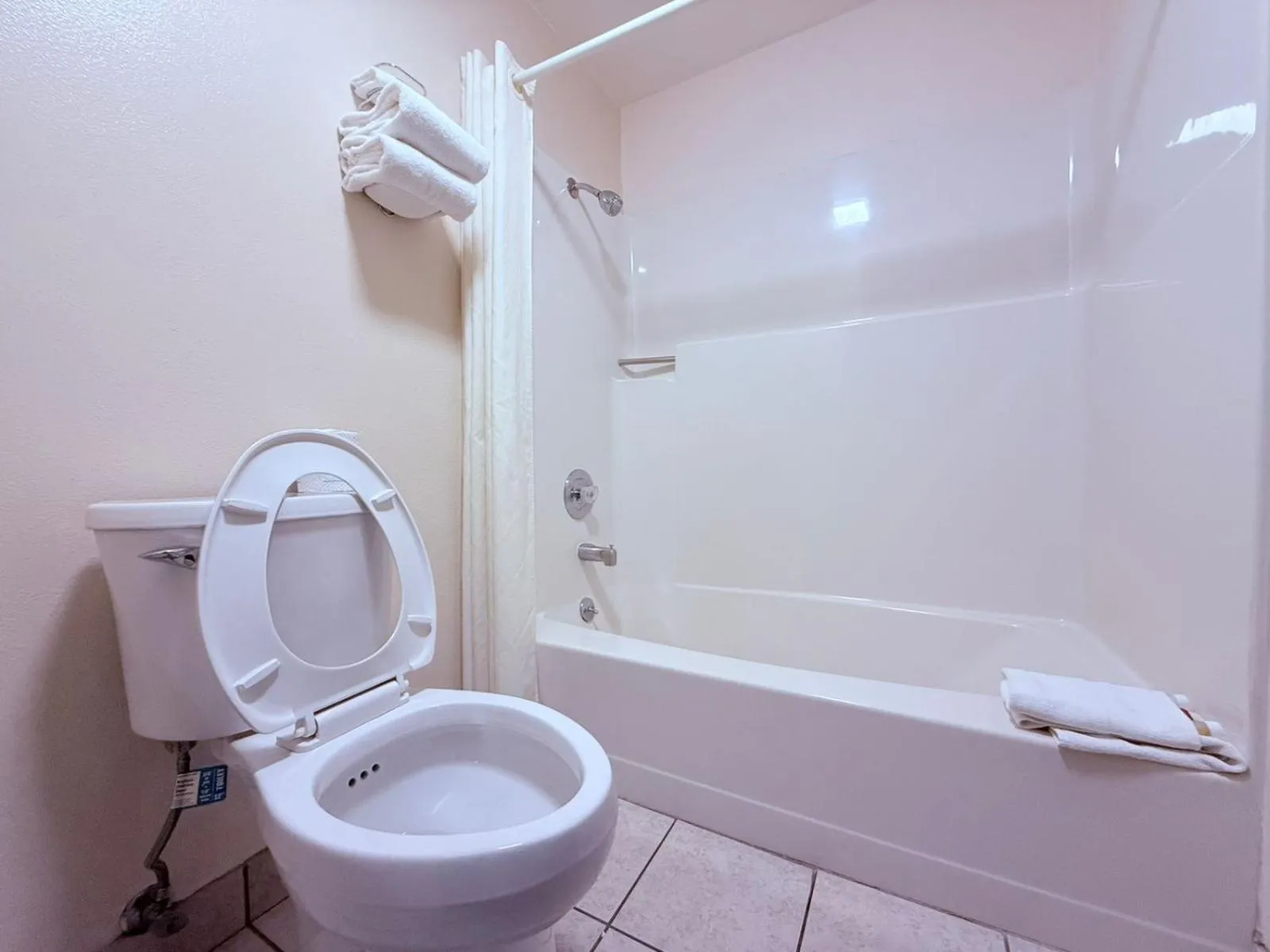 Bathroom in Hardin Lodge Little Bighorn Battlefield I-90