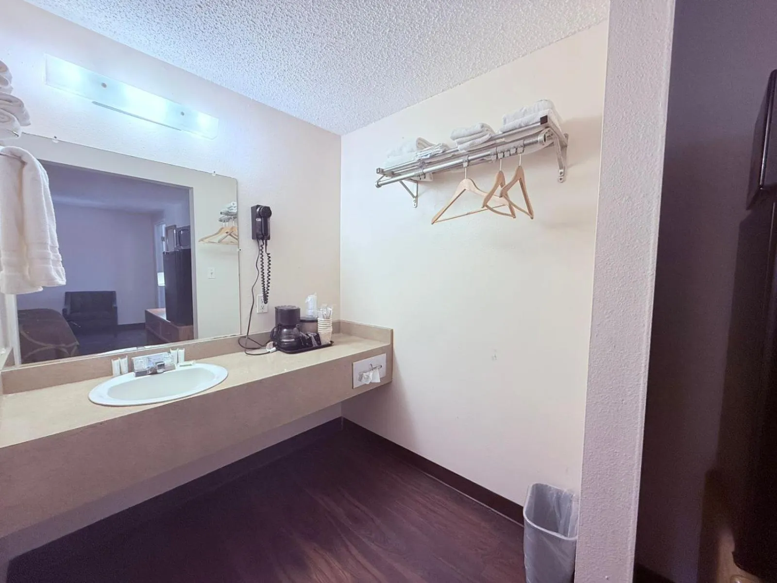 Bathroom in Hardin Lodge Little Bighorn Battlefield I-90